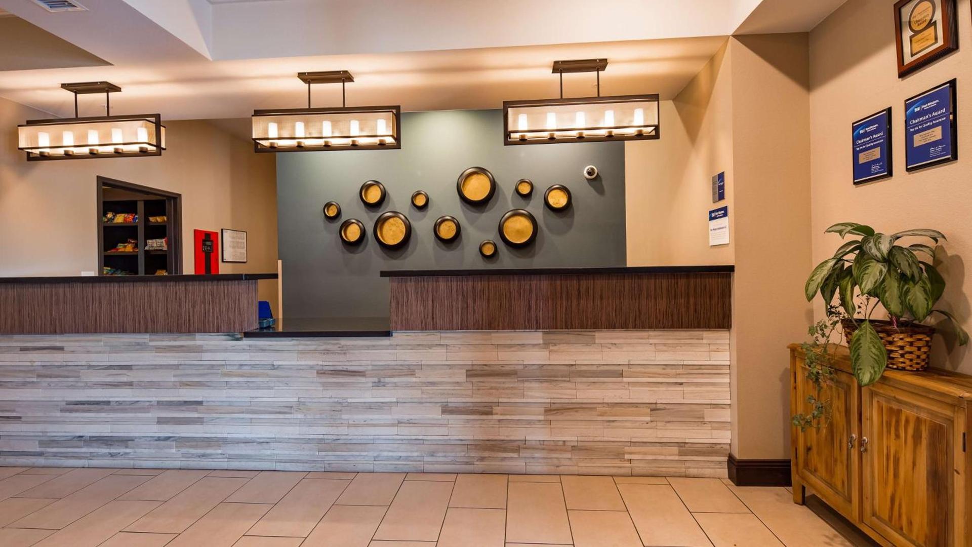 Best Western Plus Overland Inn photo 12