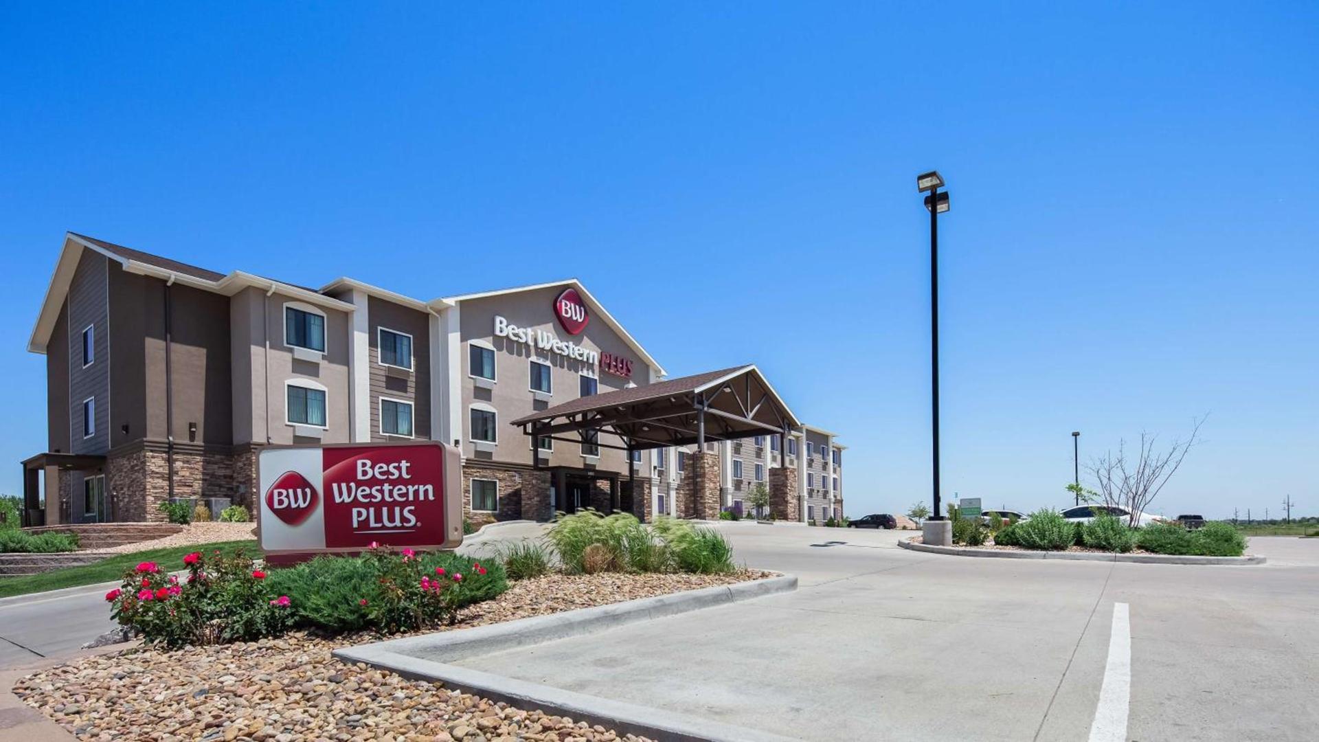 Best Western Plus Overland Inn photo 11