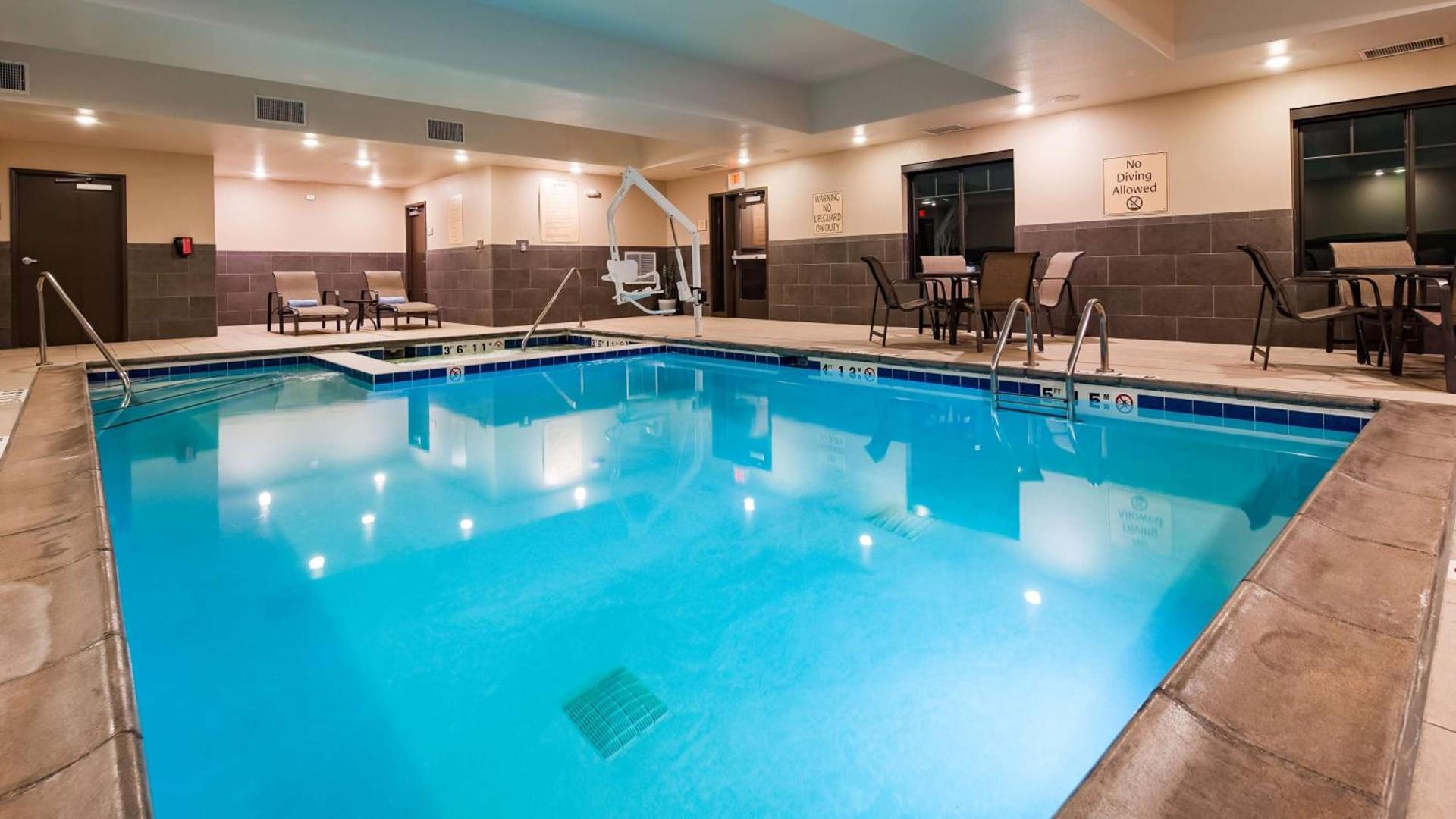 Best Western Plus Overland Inn photo 6