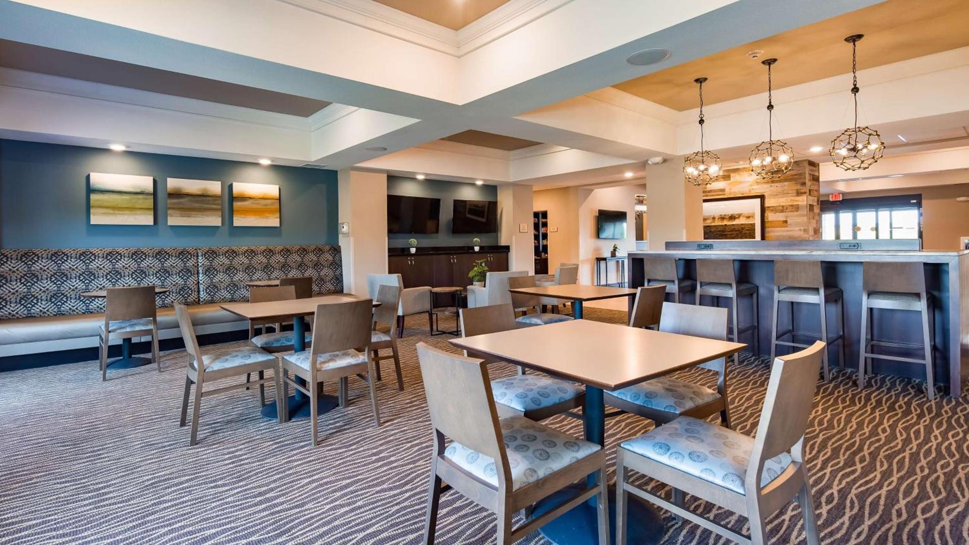 Best Western Plus Overland Inn photo 5