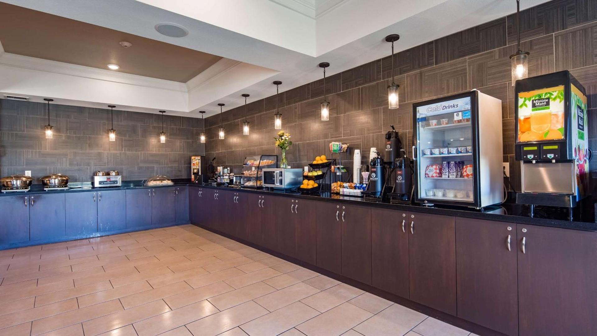 Best Western Plus Overland Inn photo 32