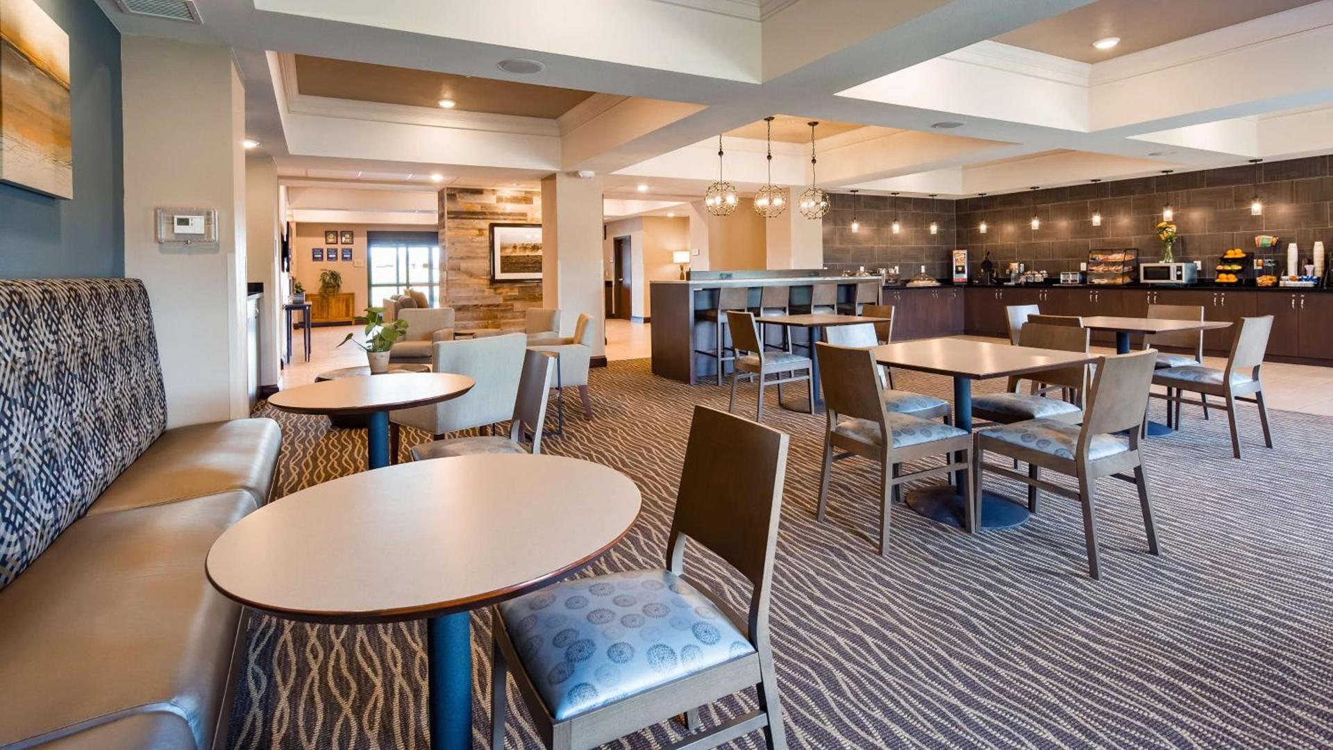 Best Western Plus Overland Inn photo 30