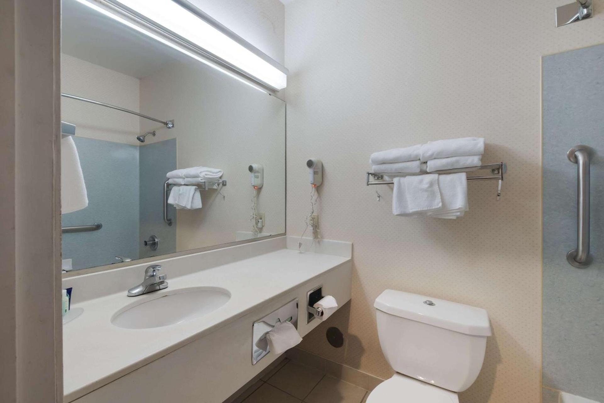Quality Inn Grand Suites Bellingham photo 43