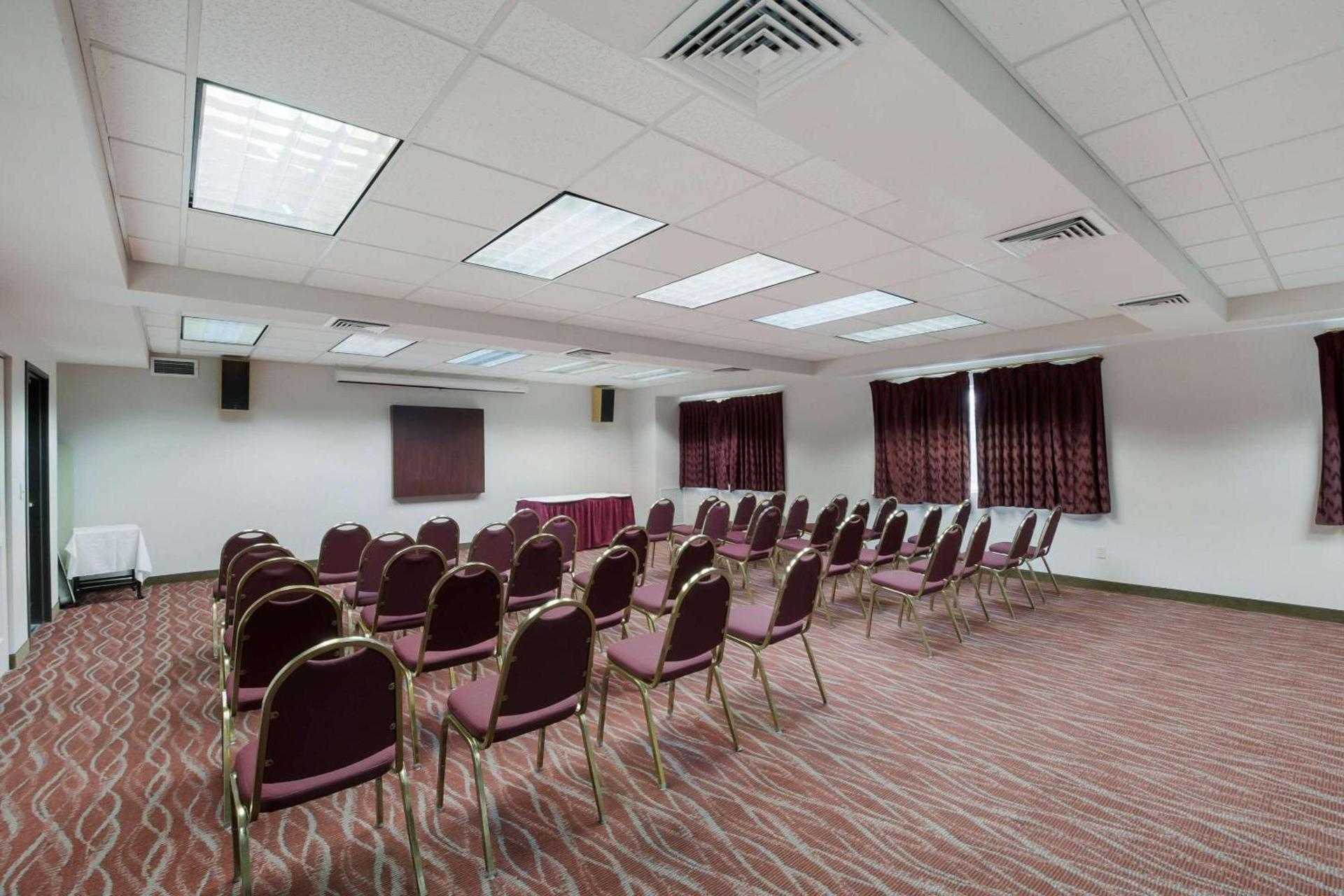 Quality Inn Grand Suites Bellingham photo 49