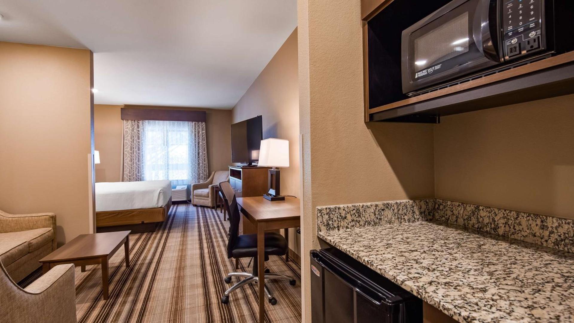 Best Western Plus Overland Inn photo 15