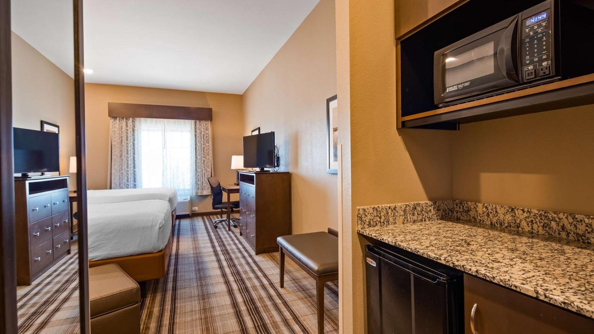 Best Western Plus Overland Inn photo 18