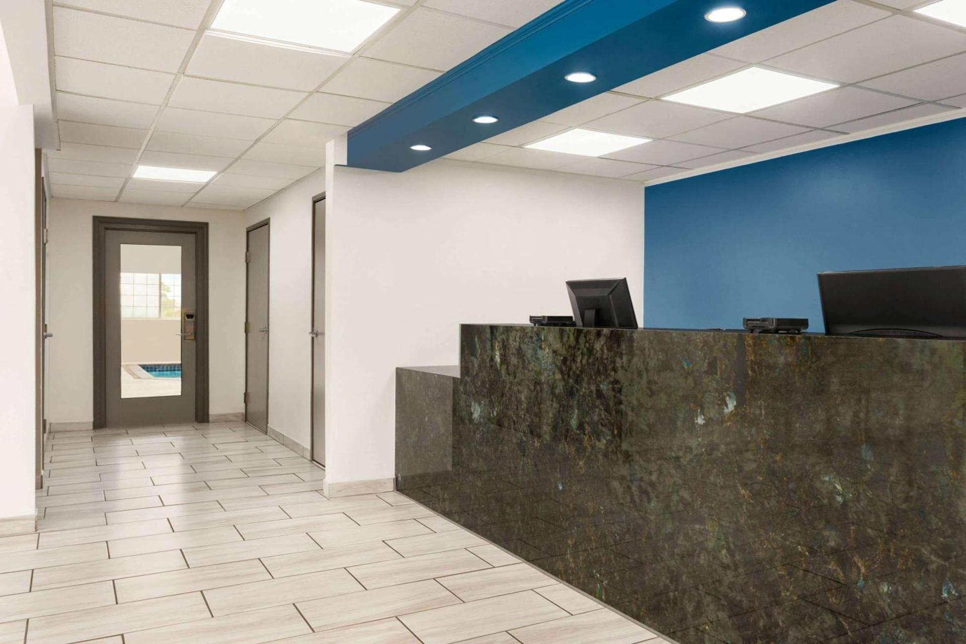 Baymont by Wyndham Blackwell I-35 photo 4
