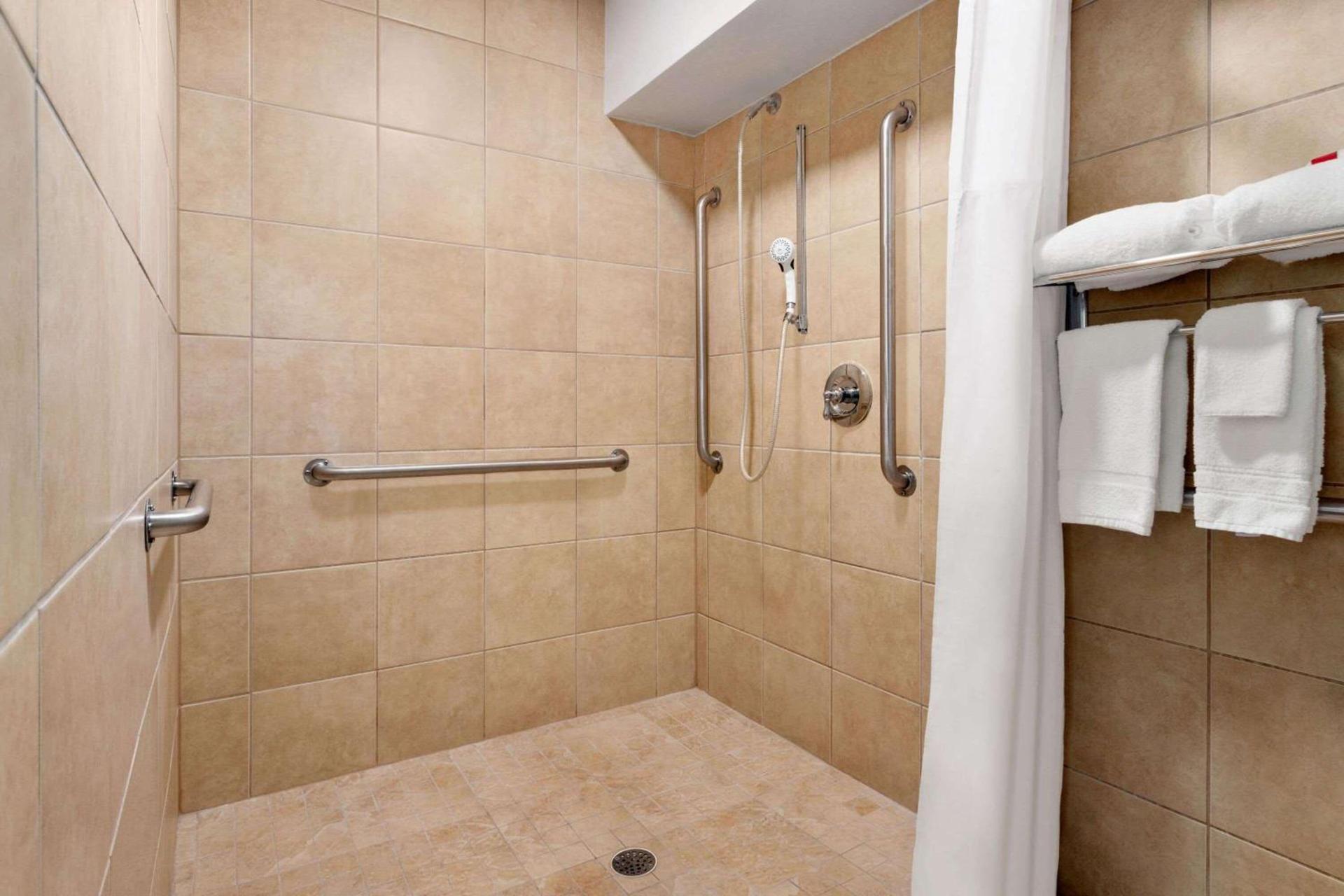 Baymont by Wyndham Blackwell I-35 photo 21
