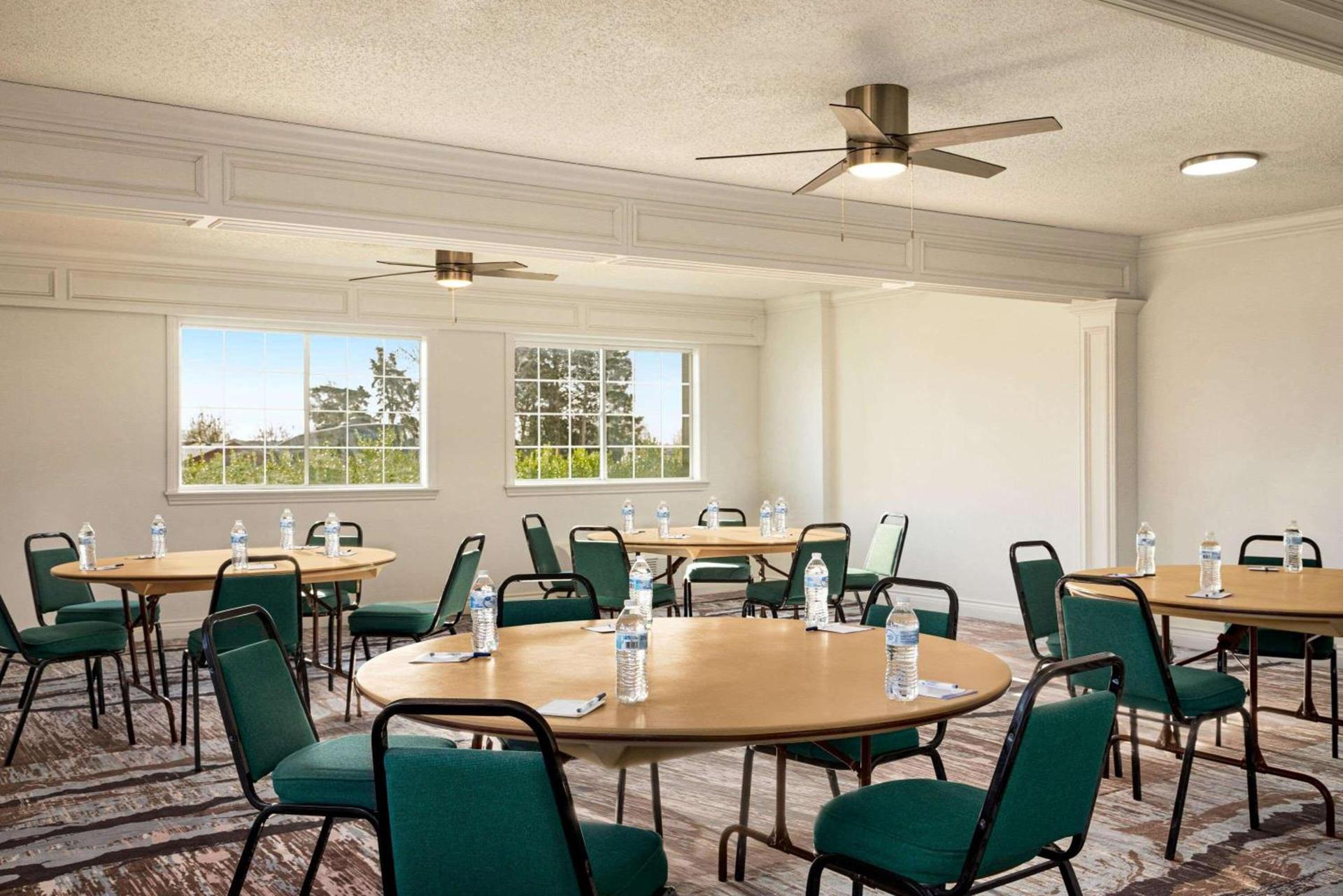 Baymont by Wyndham Blackwell I-35 photo 23