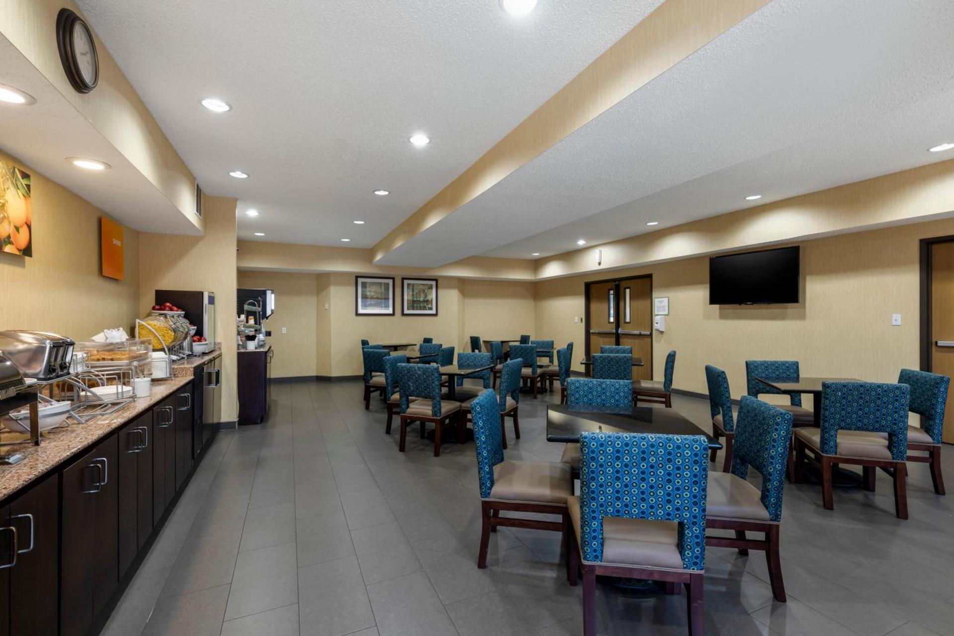 Comfort Suites DFW Airport photo 65