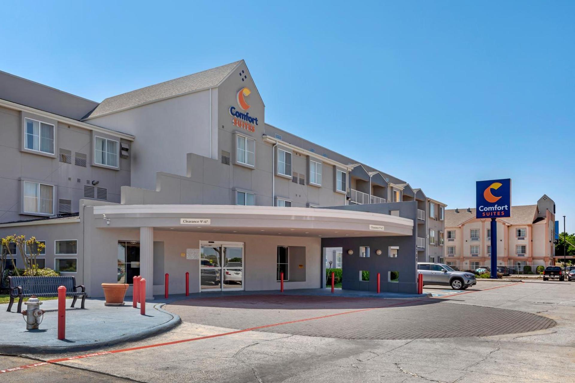 Comfort Suites DFW Airport photo 32