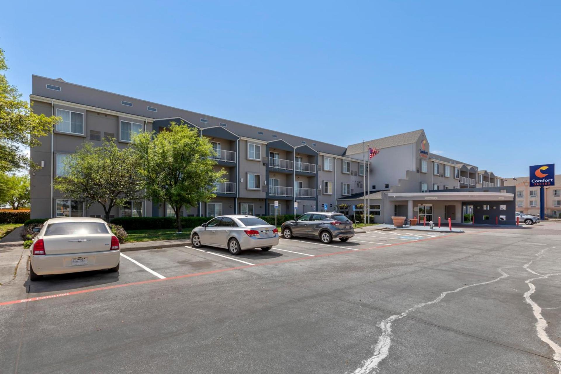 Comfort Suites DFW Airport photo 61
