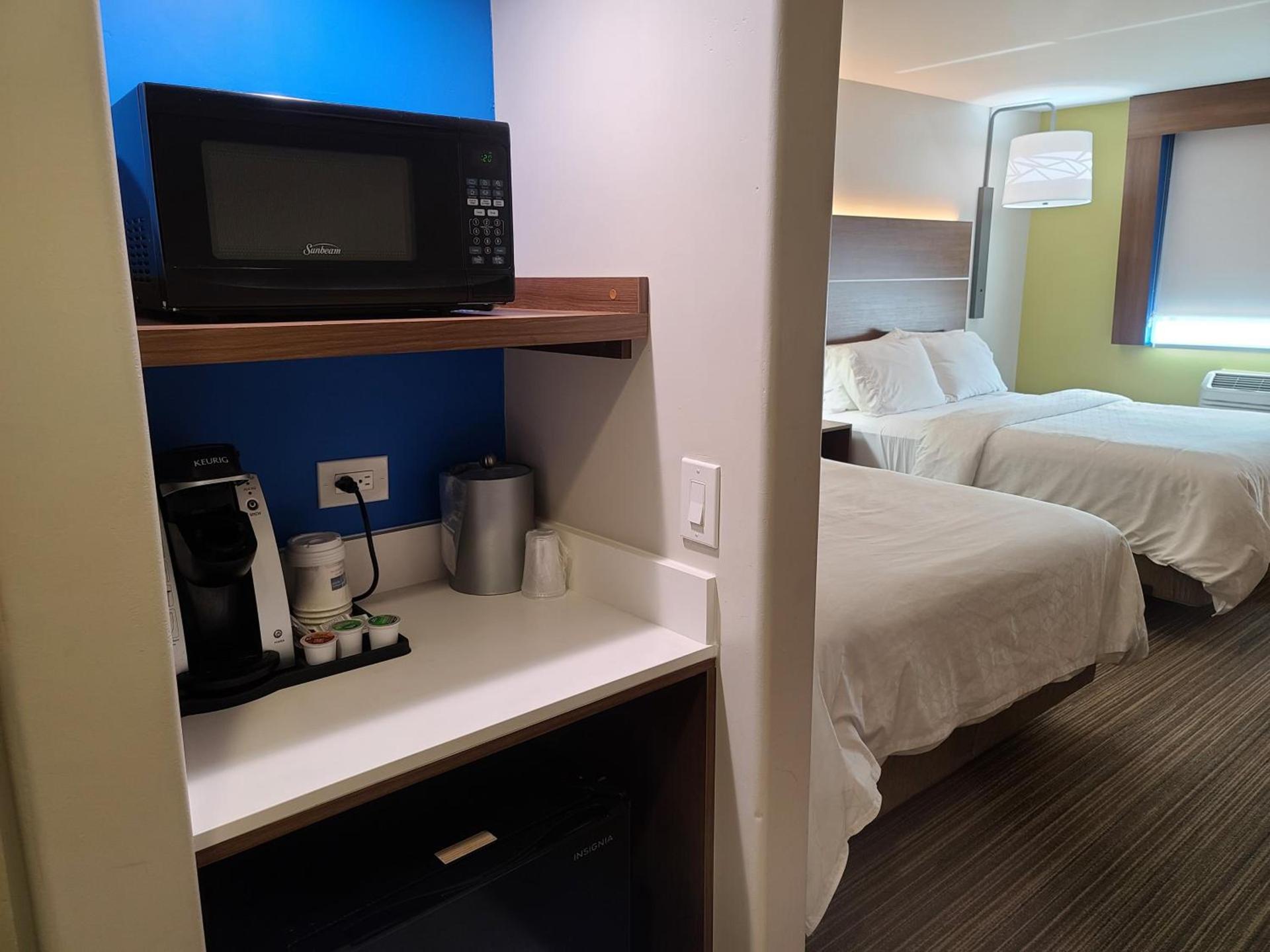 Holiday Inn Express & Suites Woodland Hills by IHG photo 32