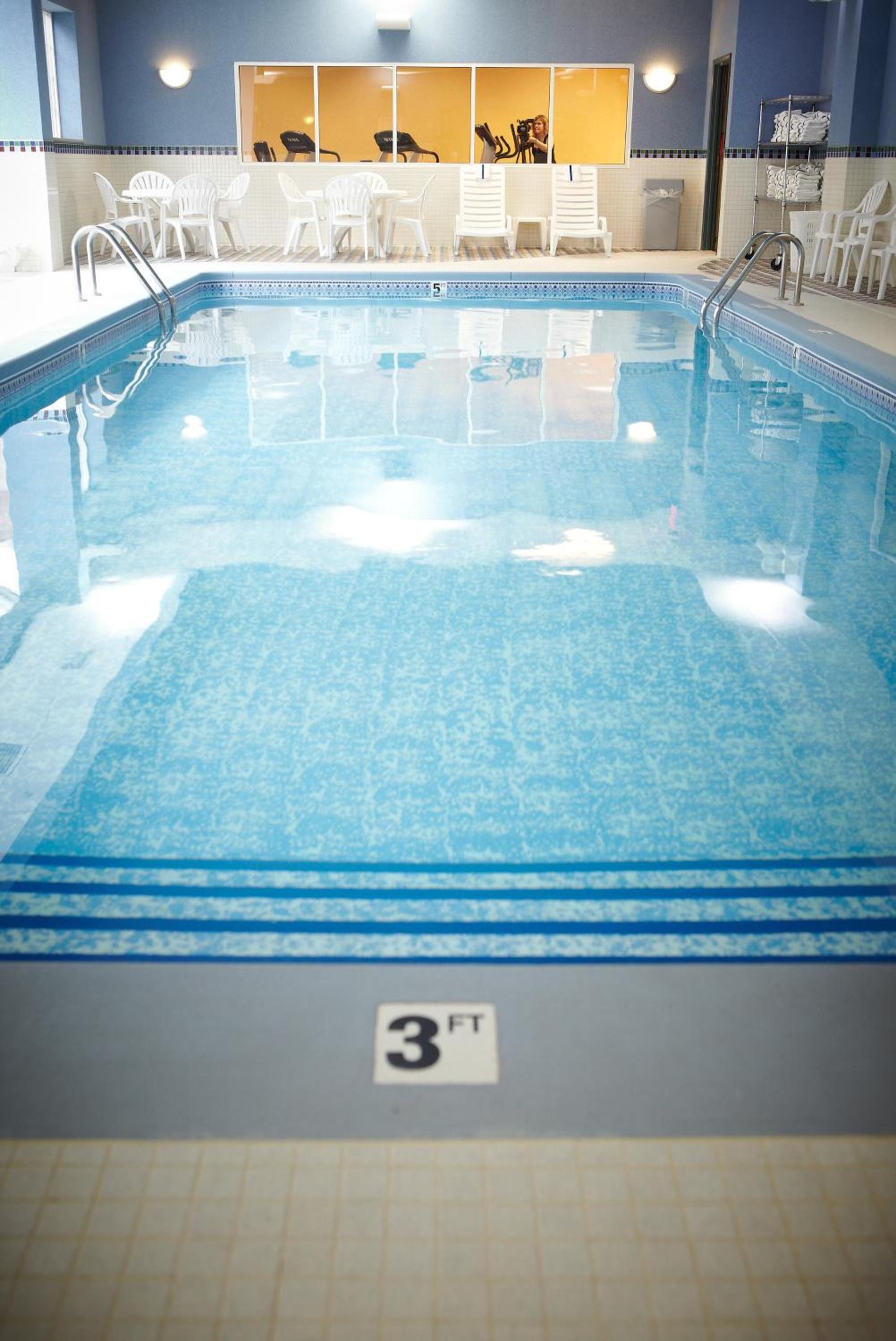 Country Inn & Suites by Radisson, Grand Rapids East, MI photo 61