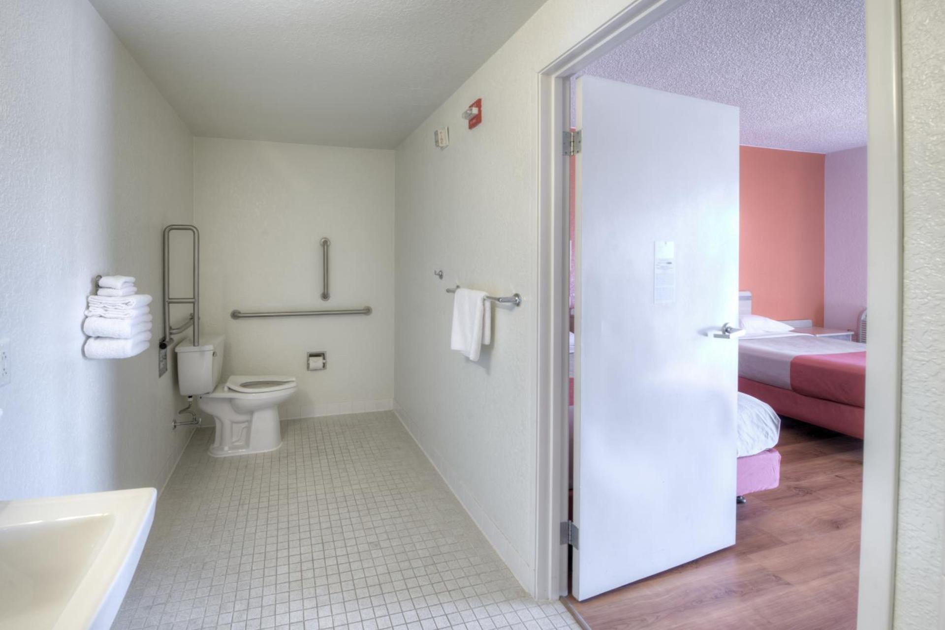 Motel 6-Niantic, CT - New London photo 51