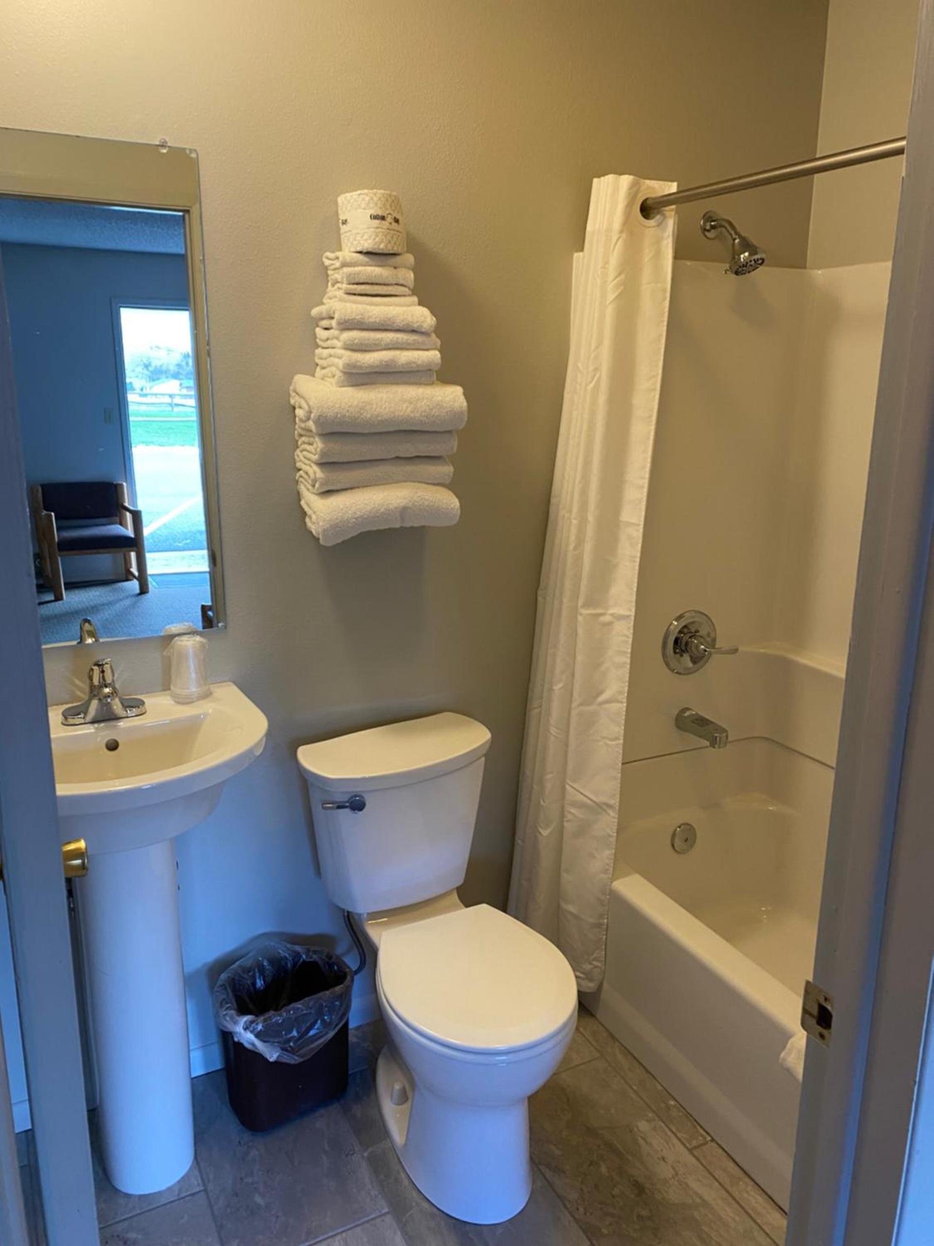 Green Creek Inn and RV Park photo 21