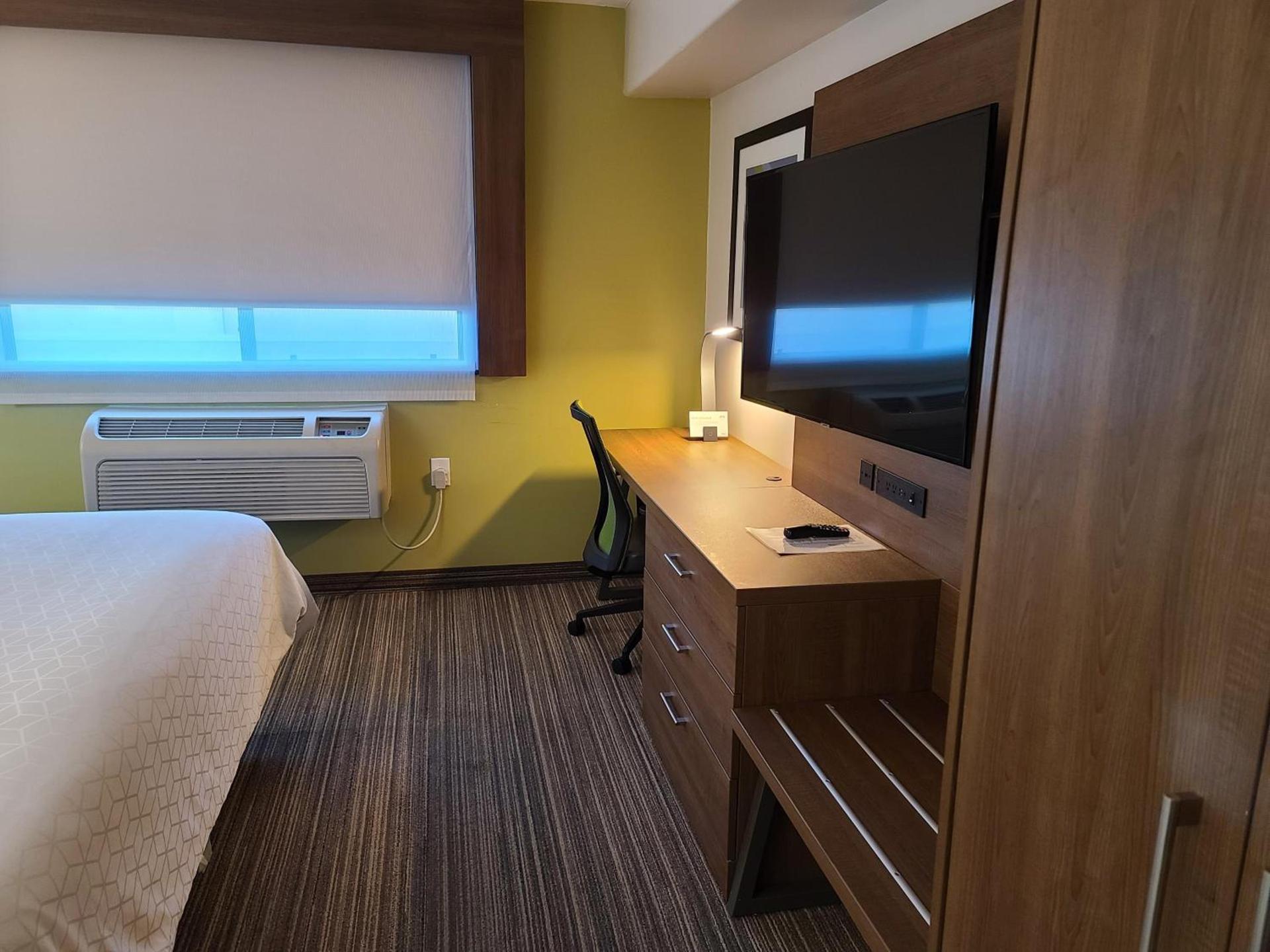 Holiday Inn Express & Suites Woodland Hills by IHG photo 34