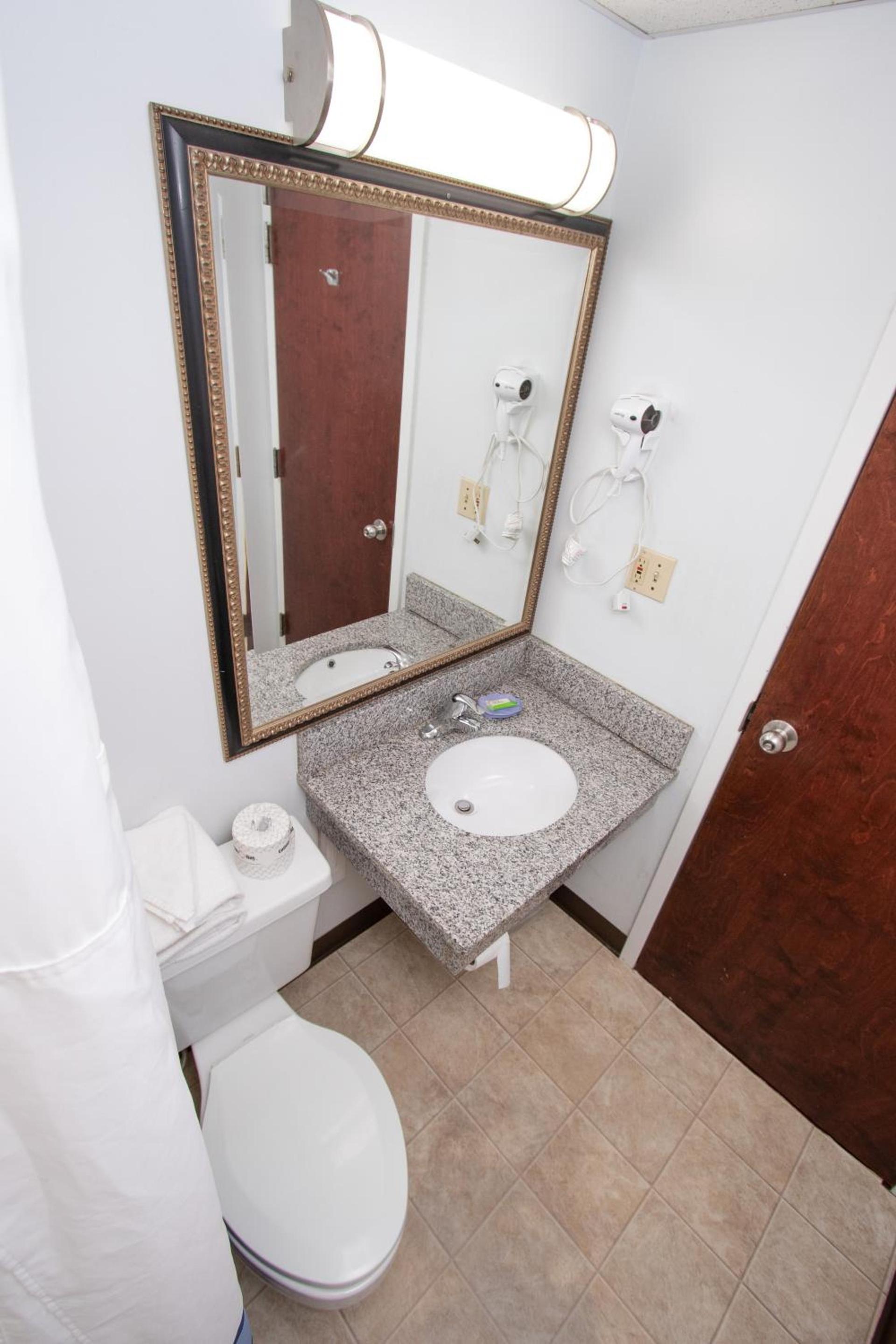Eastbrook Inn photo 20