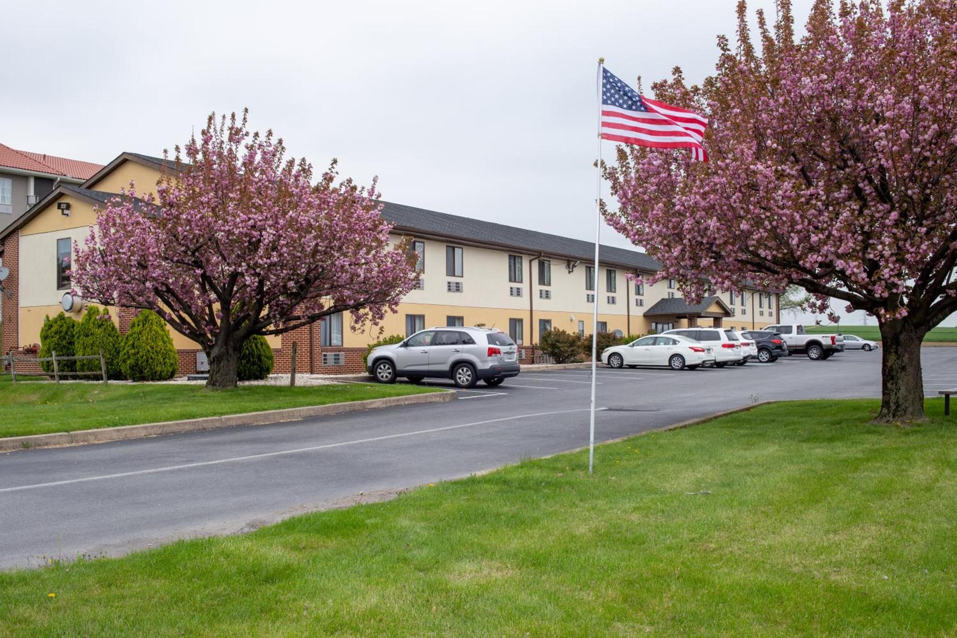 Eastbrook Inn — hotel in Ronks