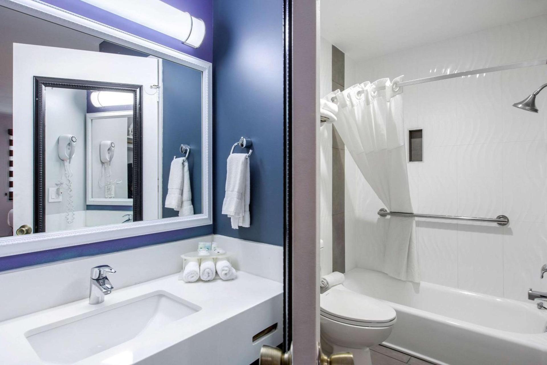 Quality Inn Near Hollywood Walk of Fame photo 21