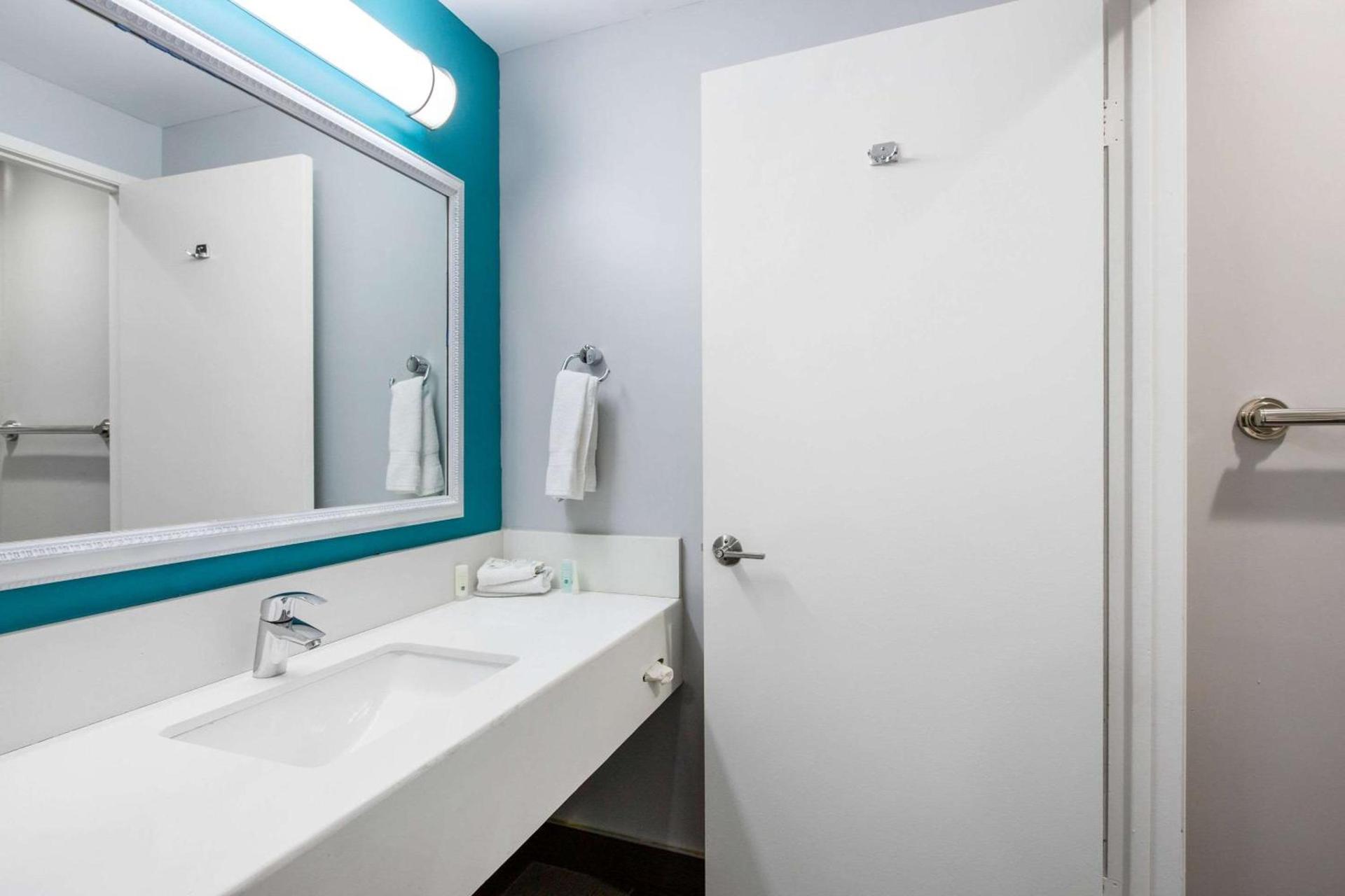 Quality Inn Near Hollywood Walk of Fame photo 23