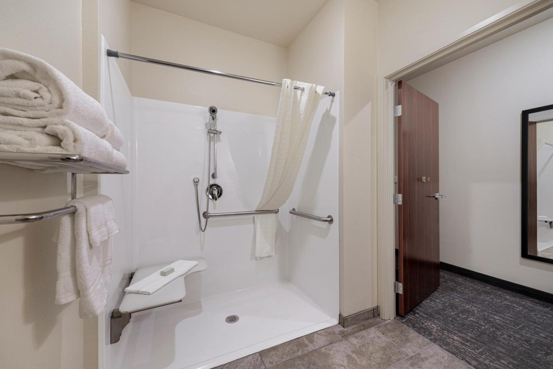 Cobblestone Hotel & Suites - Urbana photo 24