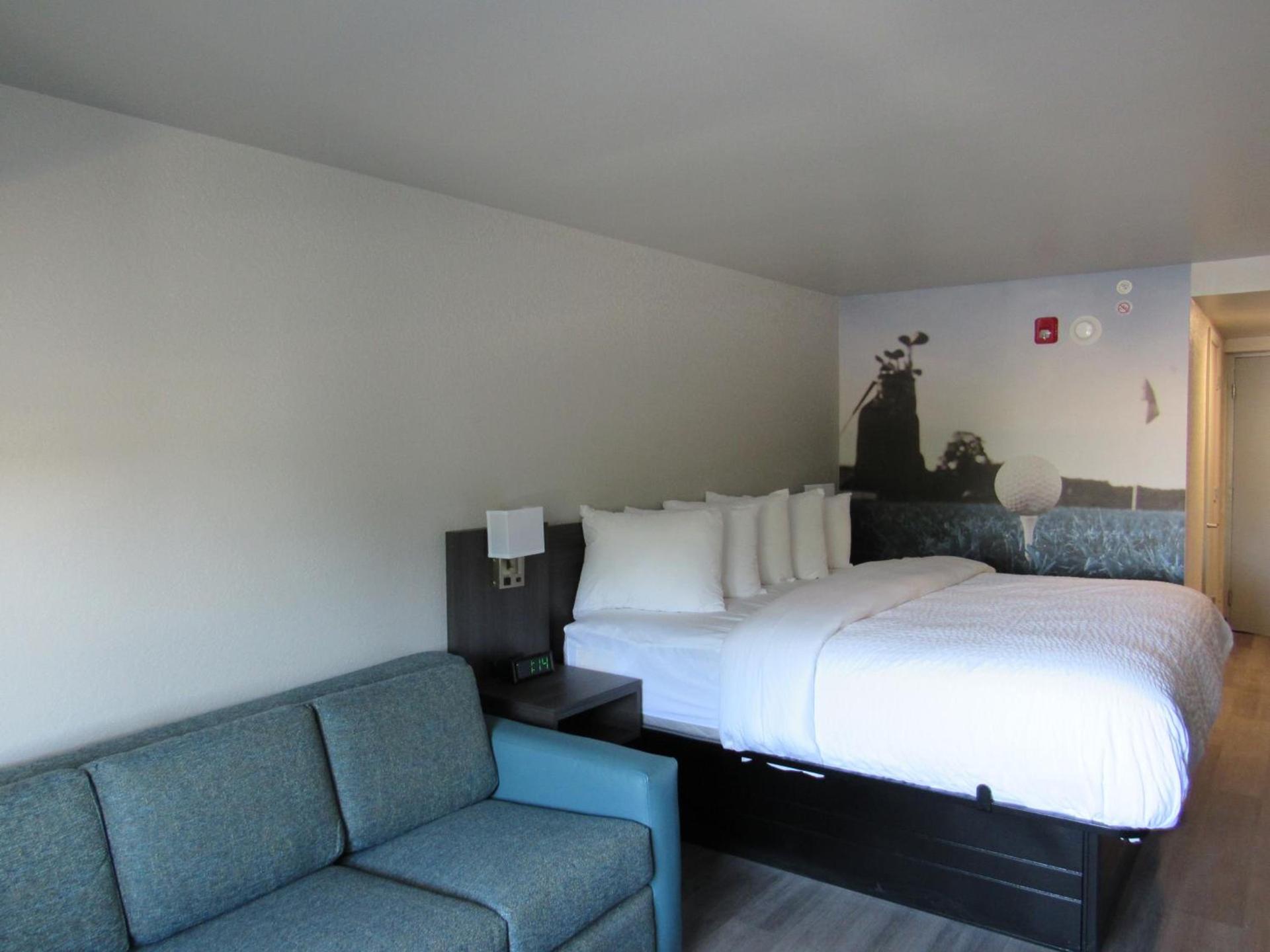 Clarion Pointe McDonough photo 54