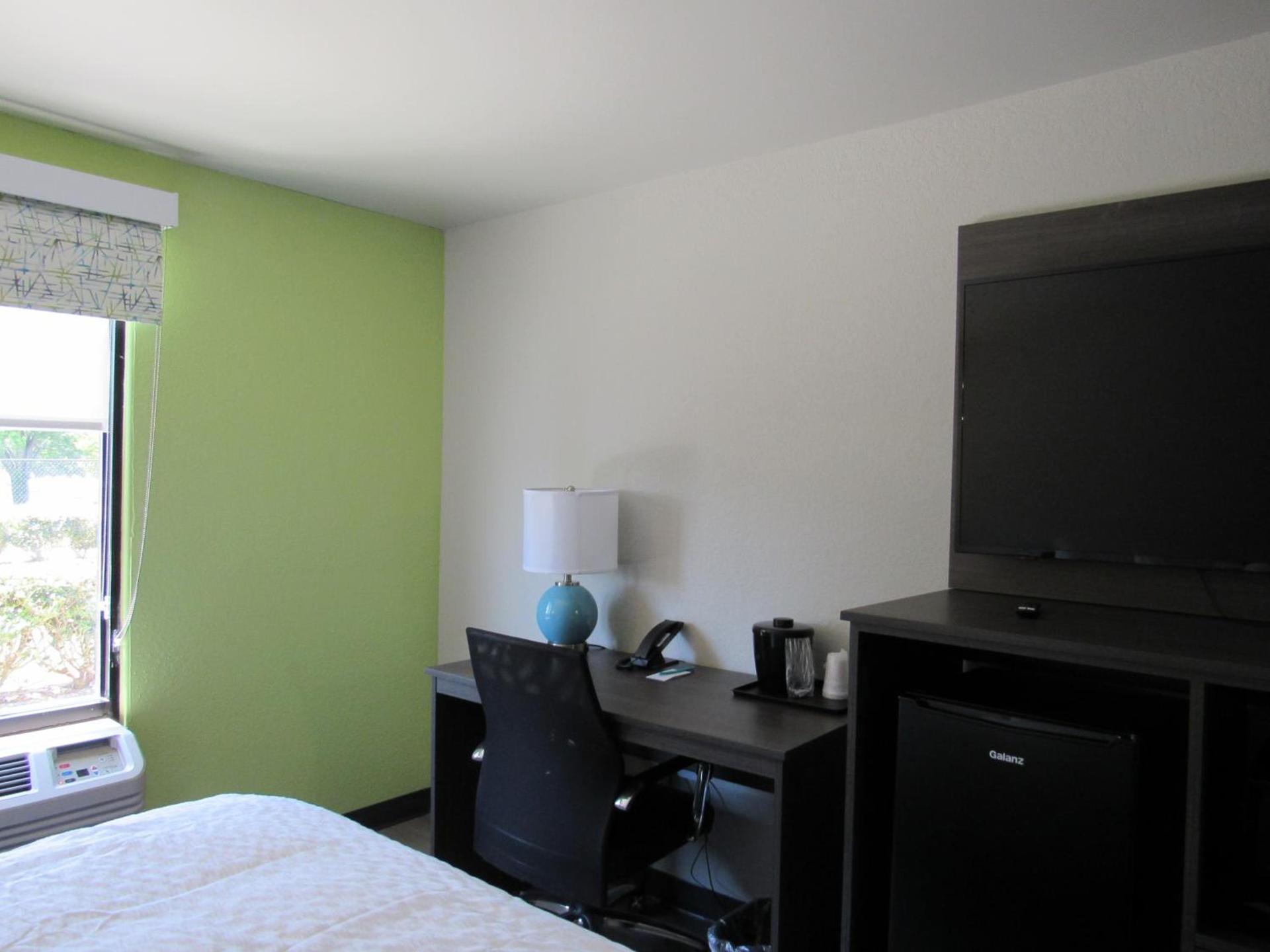 Clarion Pointe McDonough photo 51
