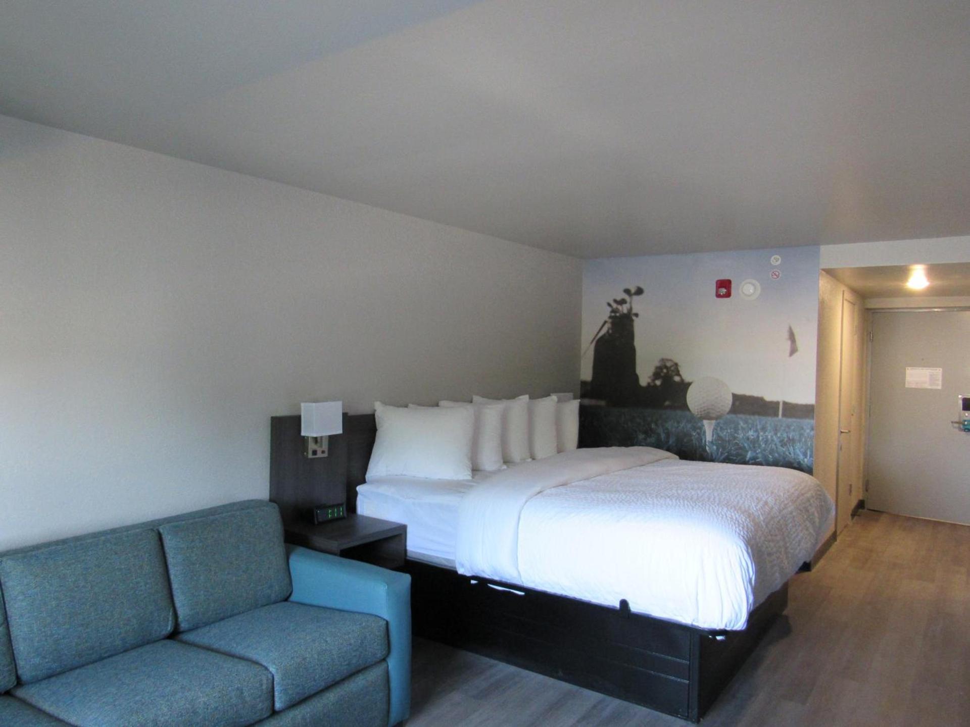 Clarion Pointe McDonough photo 46