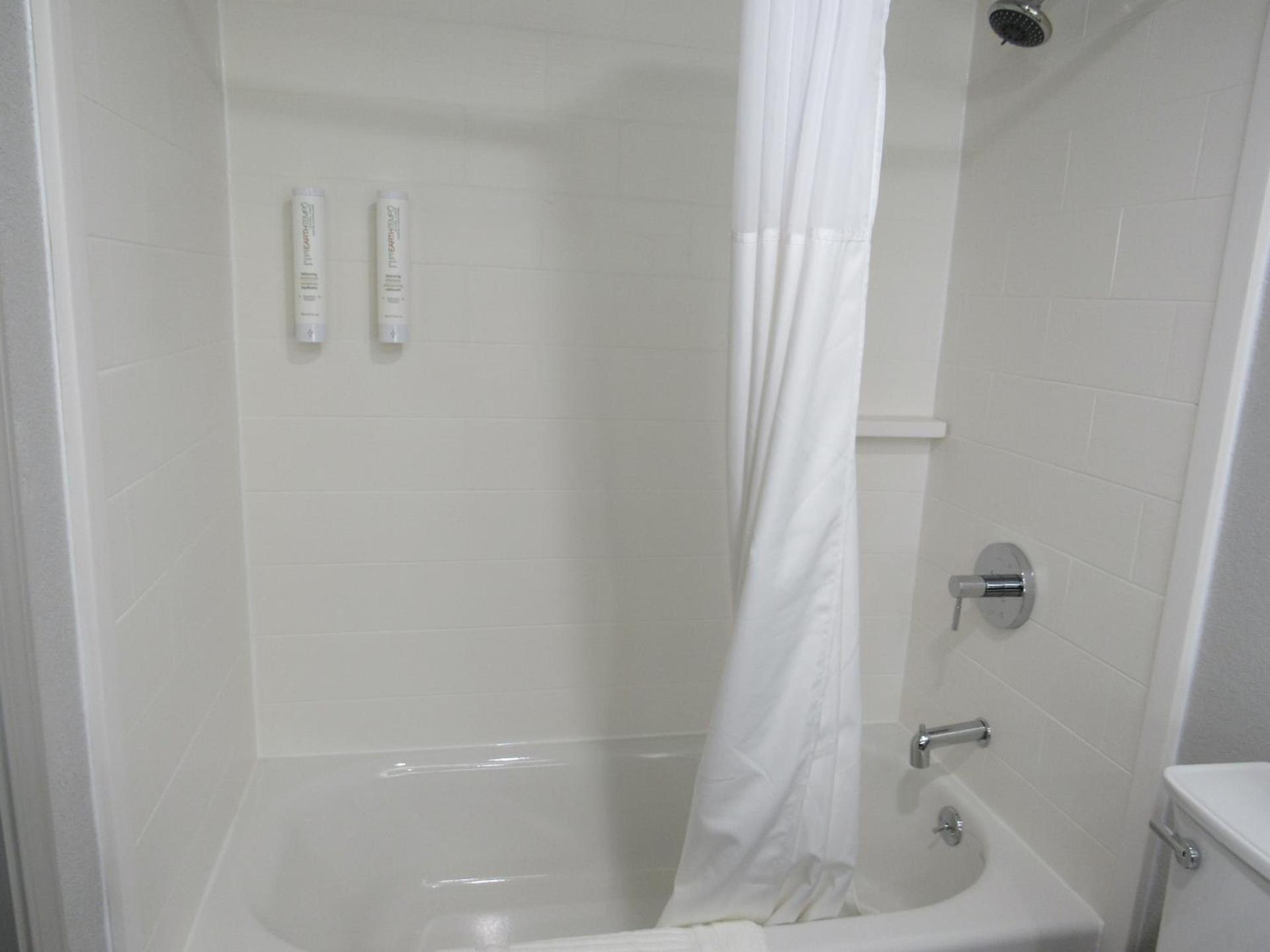 Clarion Pointe McDonough photo 60