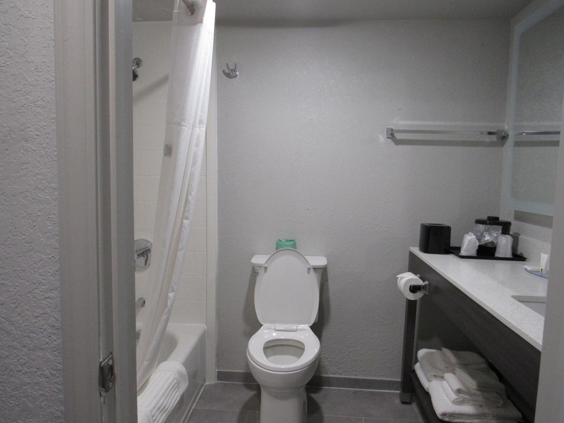 Clarion Pointe McDonough photo 57