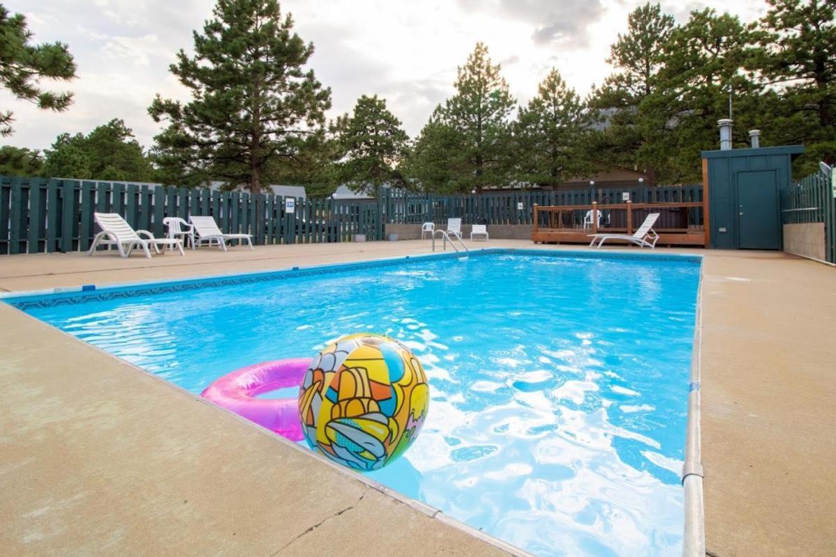 Saddle & Surrey Motel photo 9