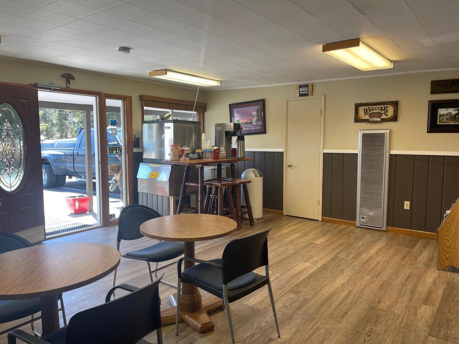 Saddle & Surrey Motel photo 6