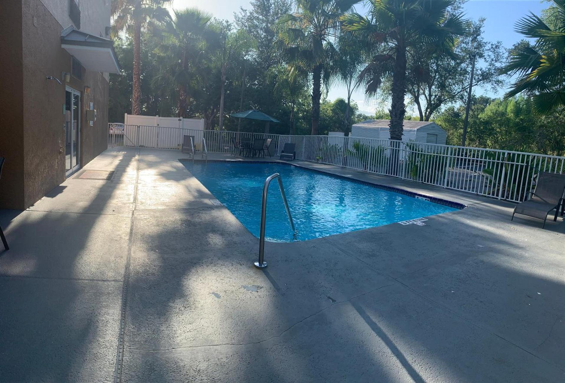 Econo Lodge Wesley Chapel I-75 photo 5