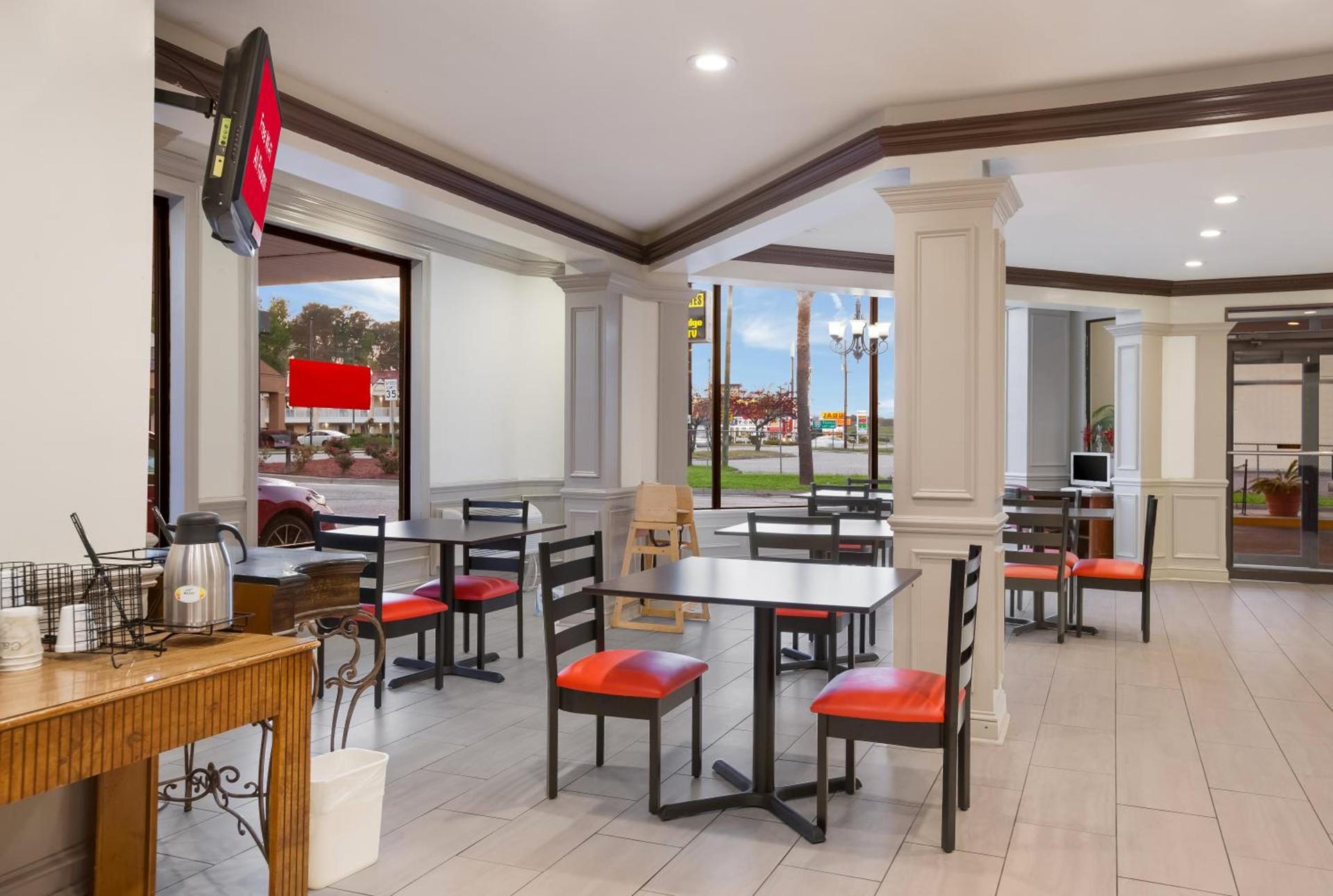Red Roof Inn Dillon, SC photo 9