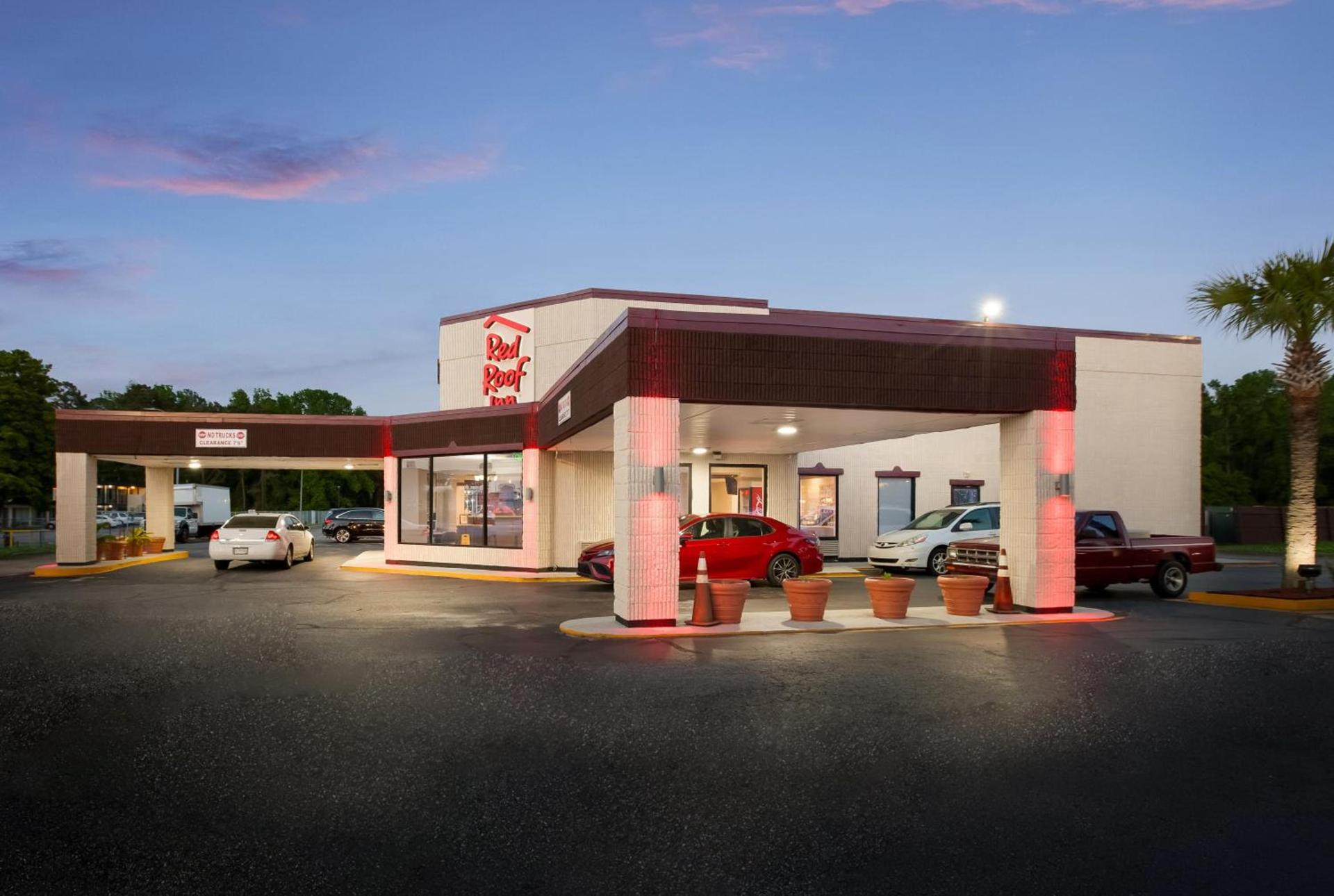 Red Roof Inn Dillon, SC photo 6