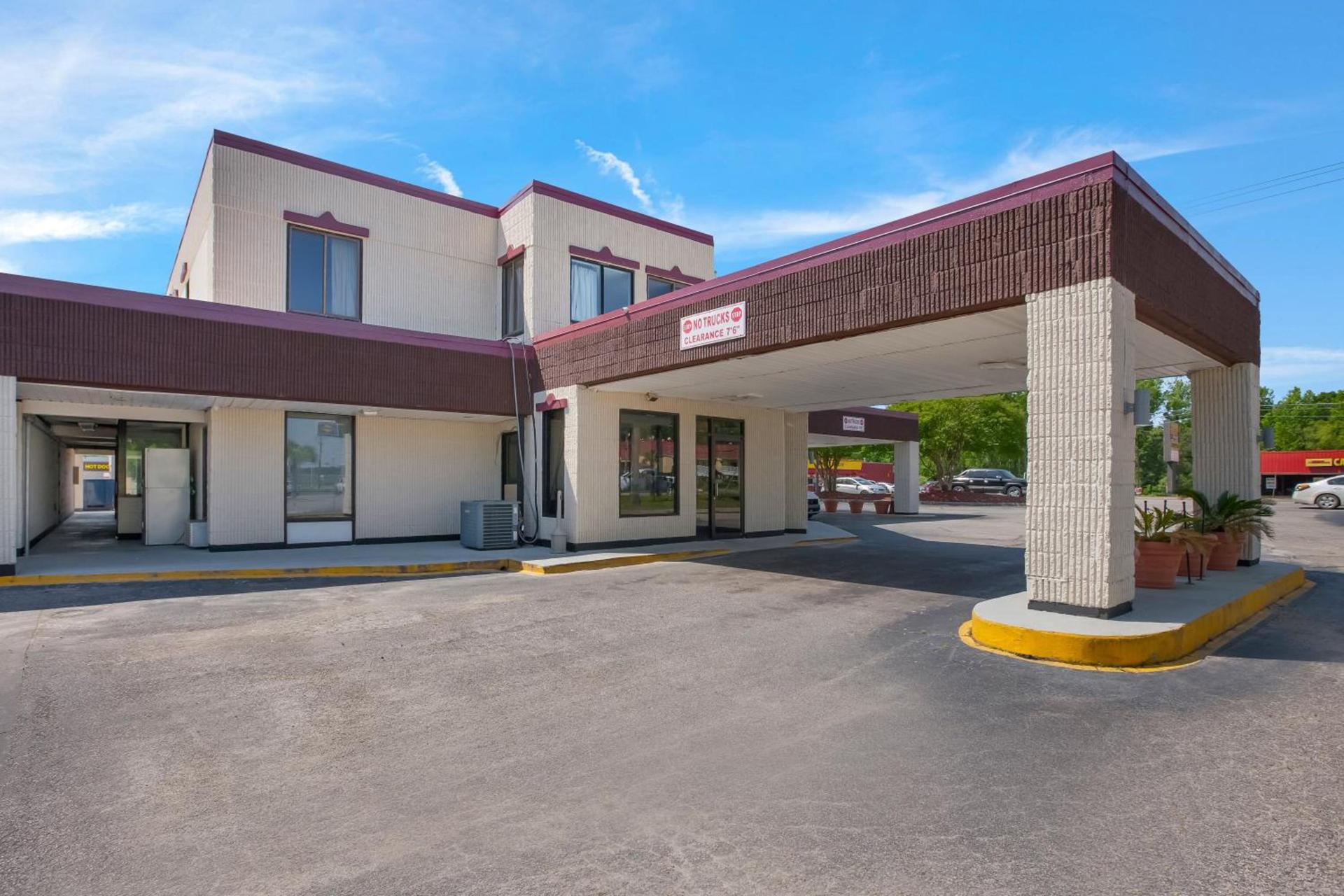 Red Roof Inn Dillon, SC photo 3