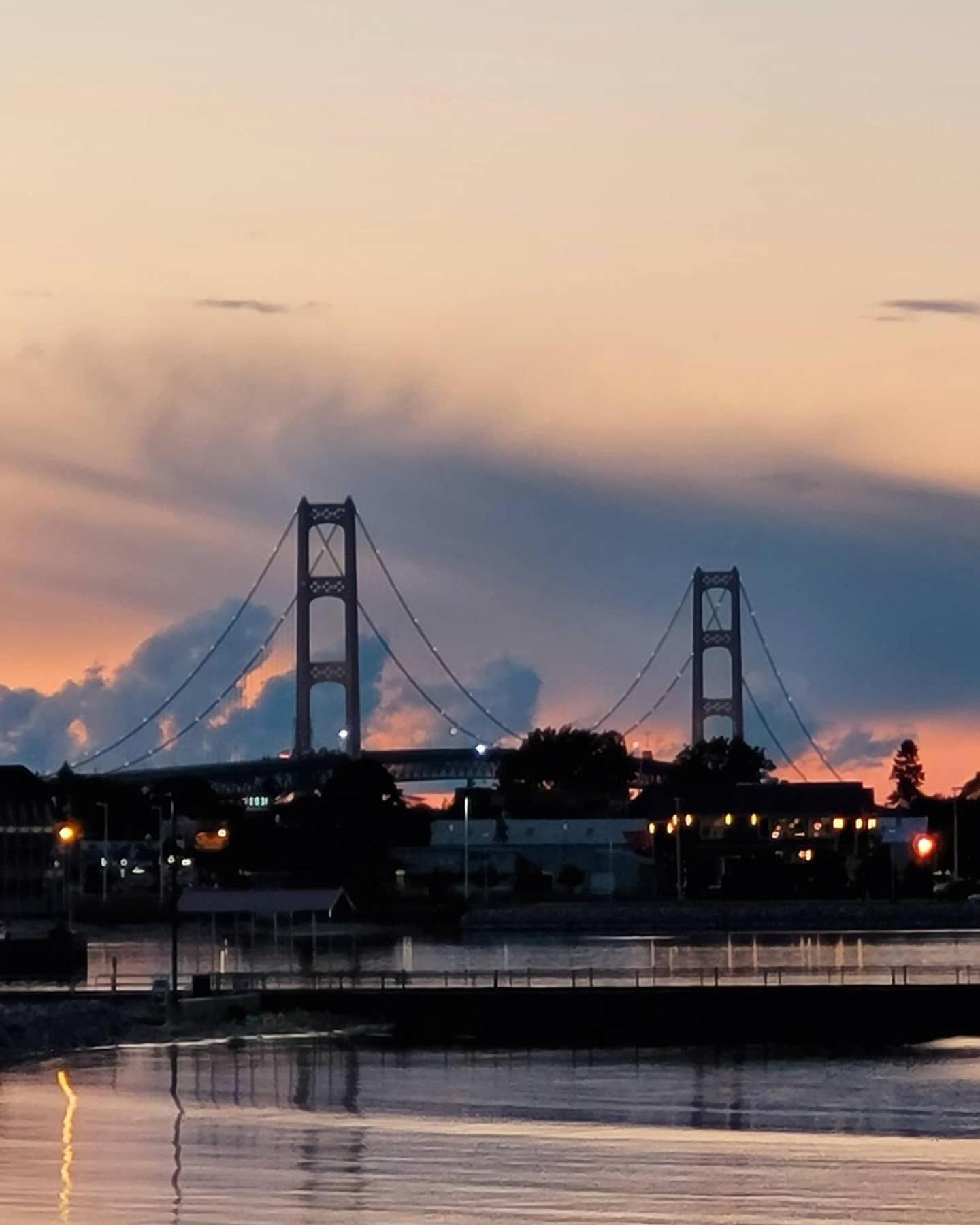 Mackinaw Beach and Bay Inn & Suites photo 15