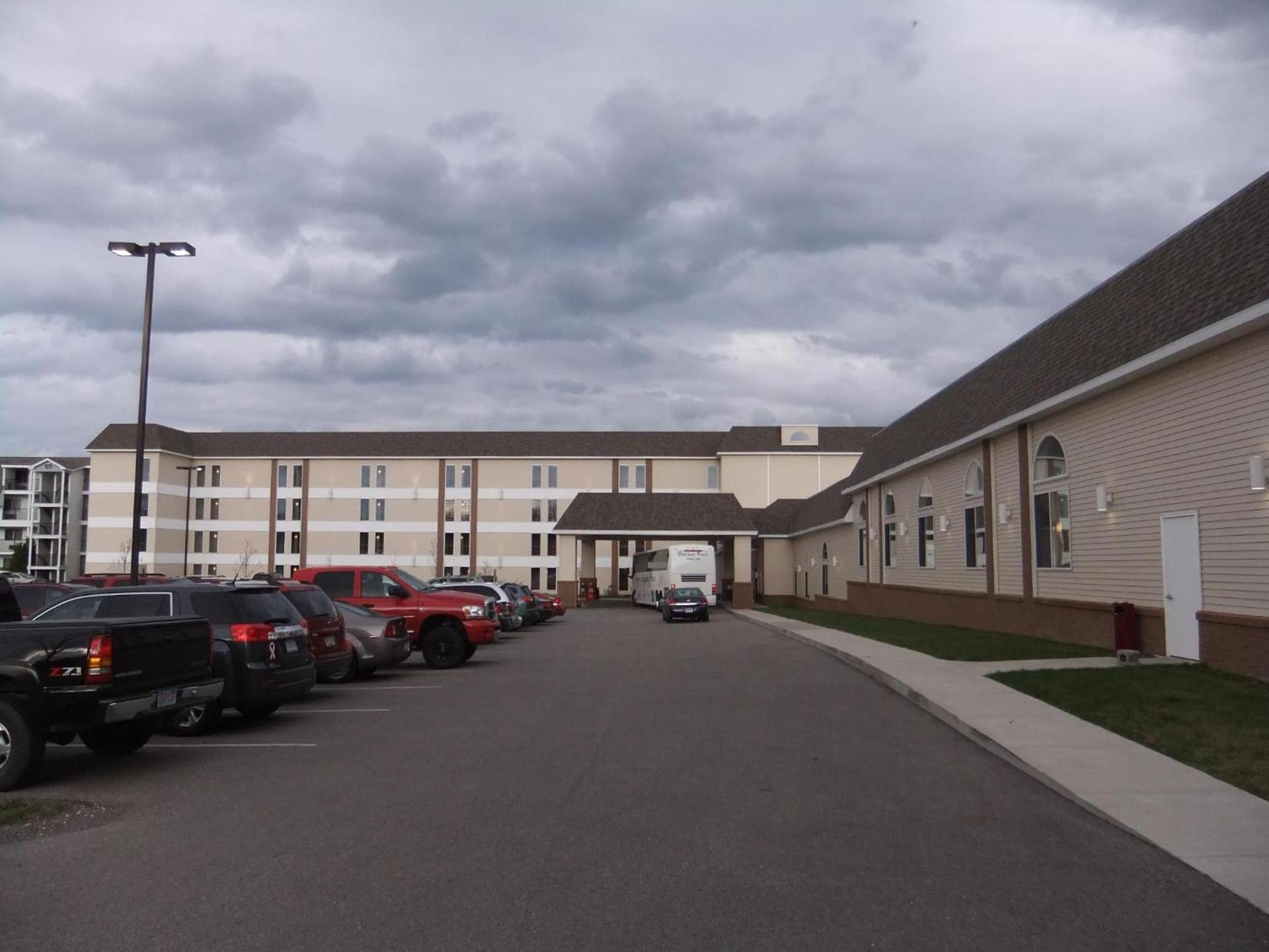 Mackinaw Beach and Bay Inn & Suites photo 12