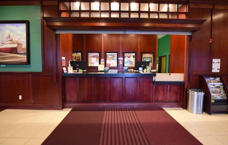 Mackinaw Beach and Bay Inn & Suites photo 34