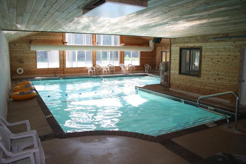 Mackinaw Beach and Bay Inn & Suites photo 13