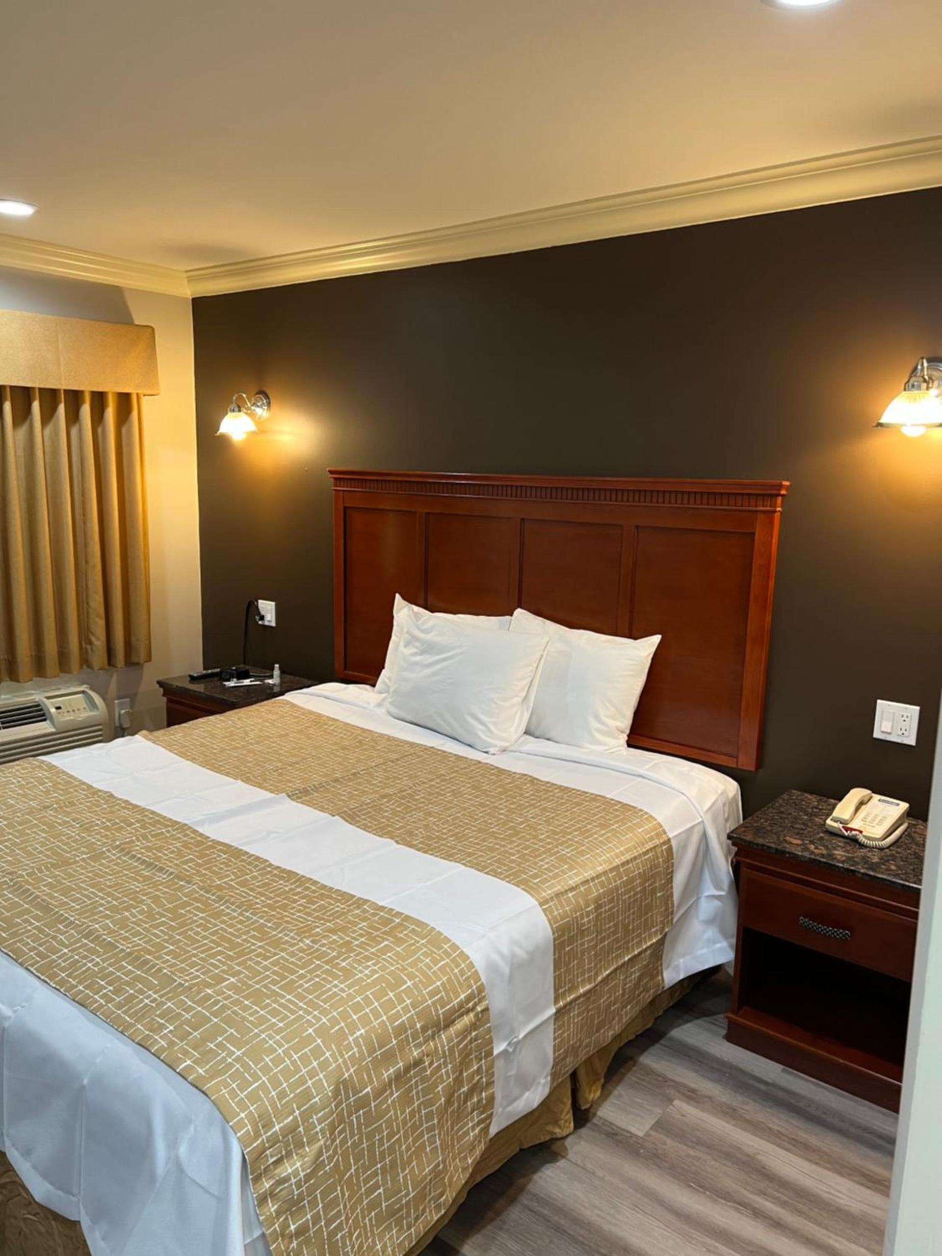 Travelodge by Wyndham Brea photo 11