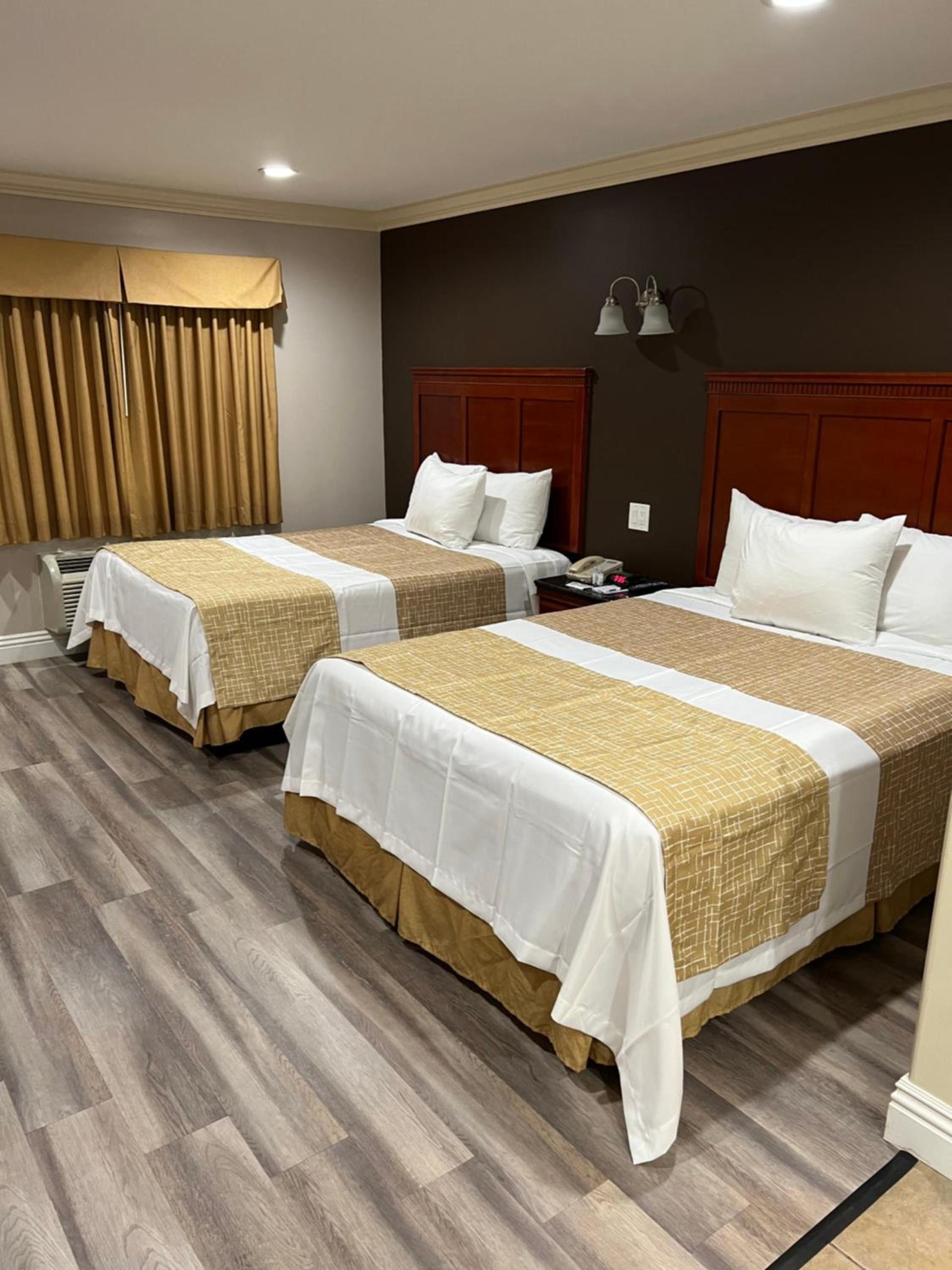 Travelodge by Wyndham Brea photo 12