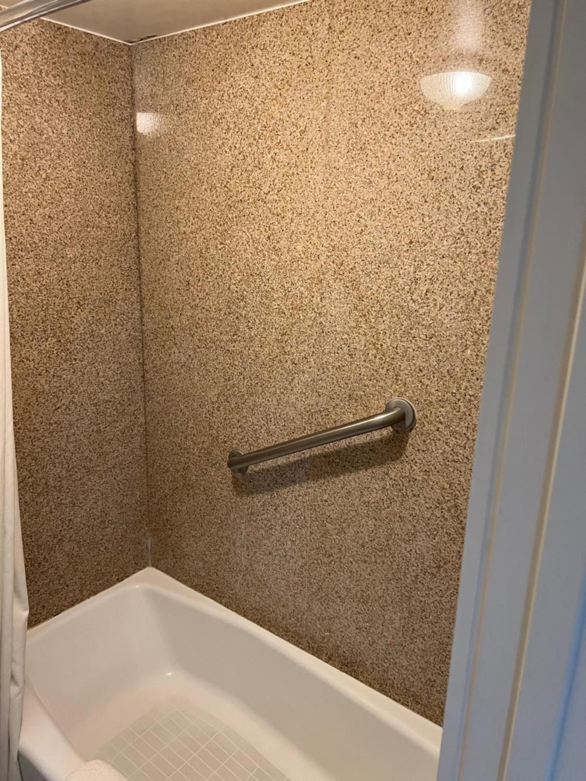Travelodge by Wyndham Brea photo 16