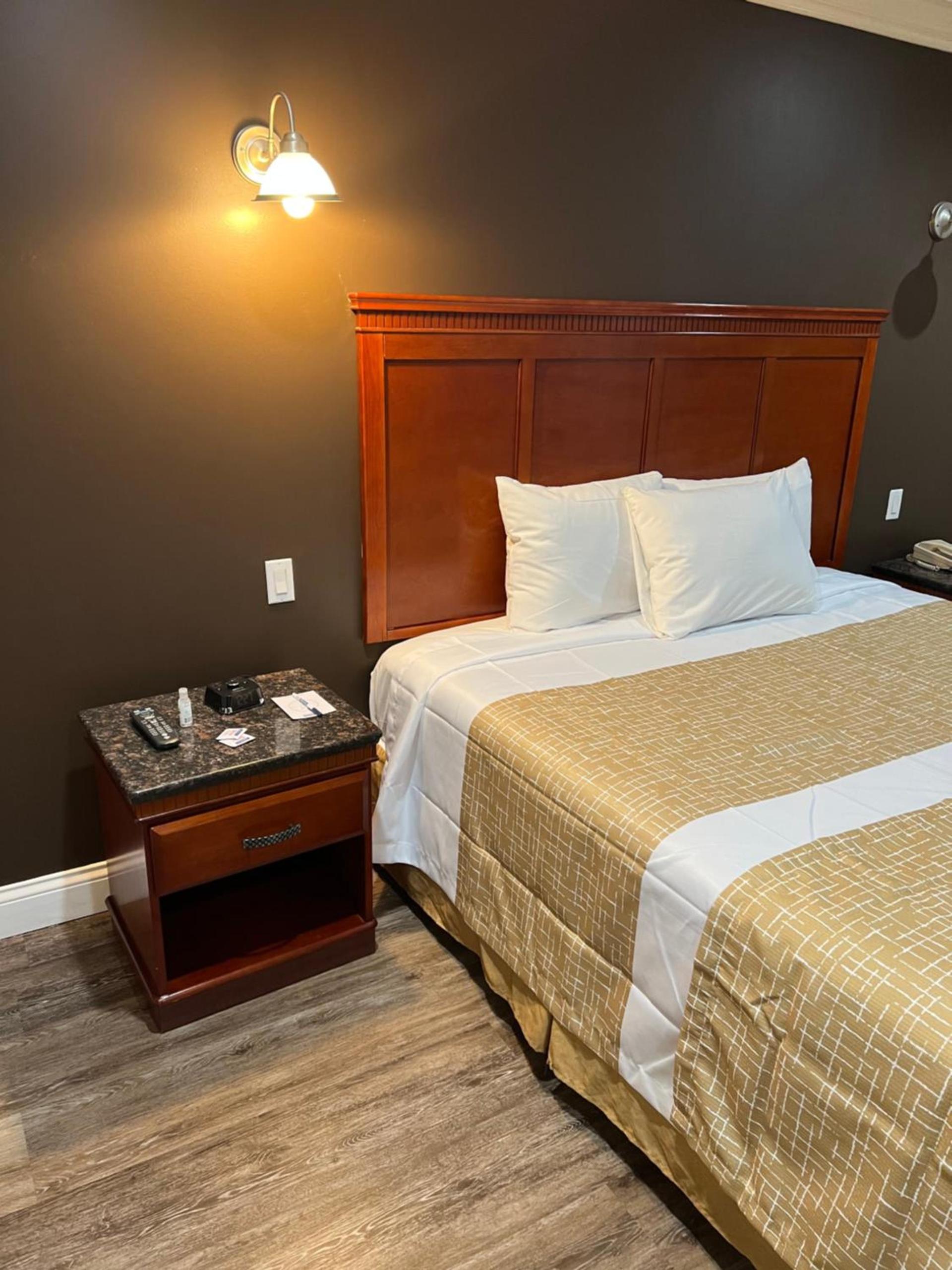 Travelodge by Wyndham Brea photo 29