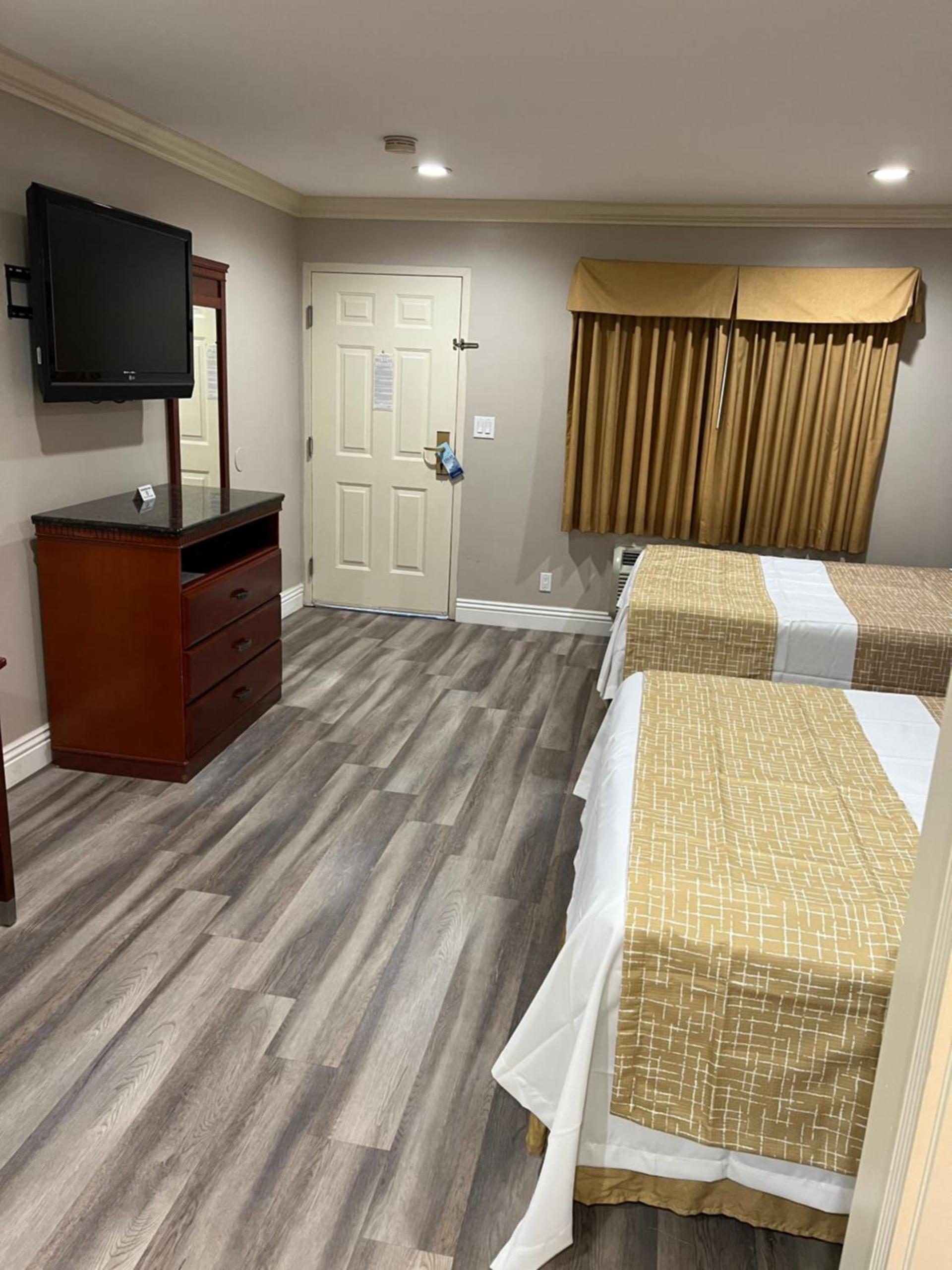 Travelodge by Wyndham Brea photo 21