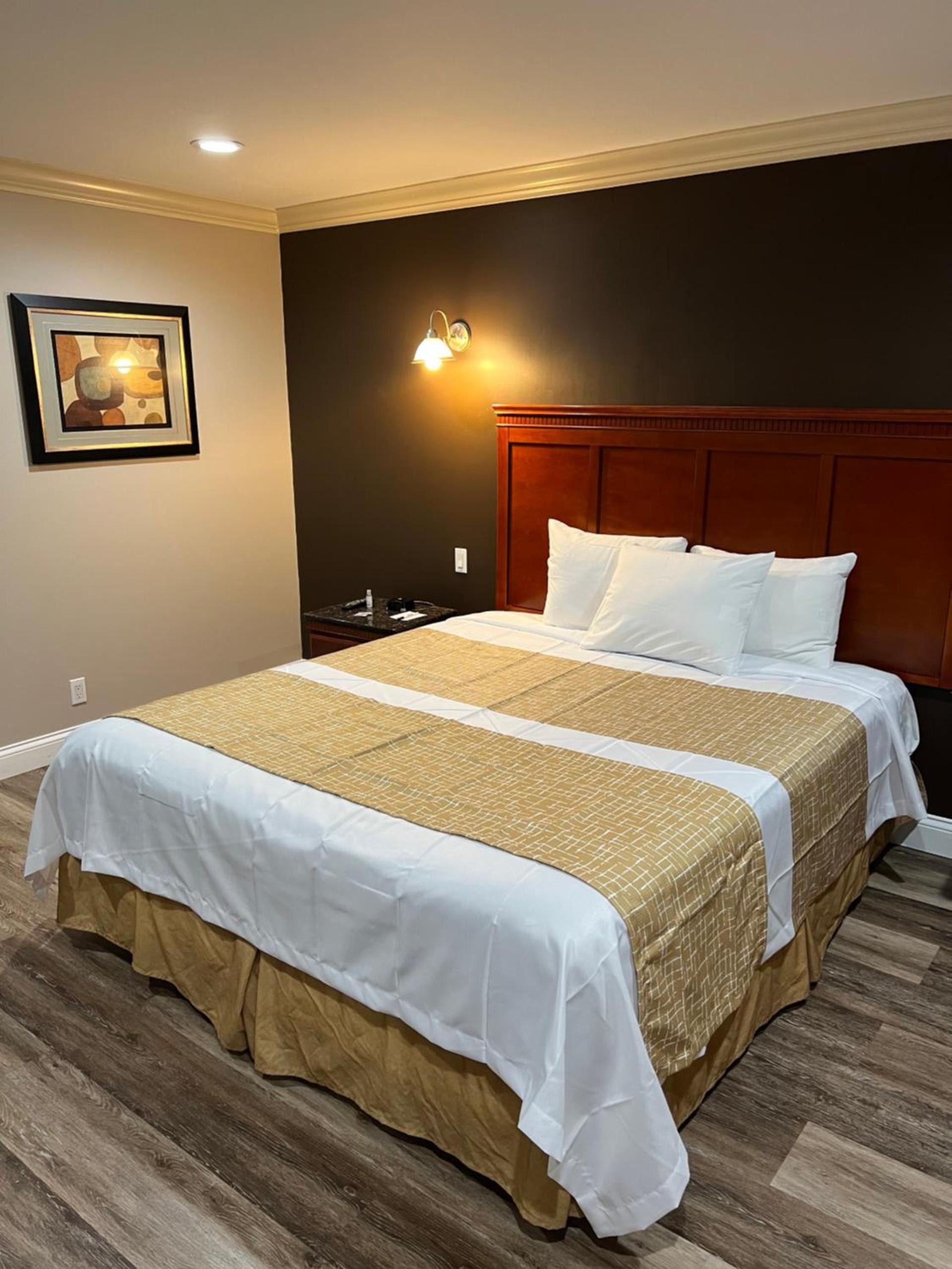 Travelodge by Wyndham Brea photo 20