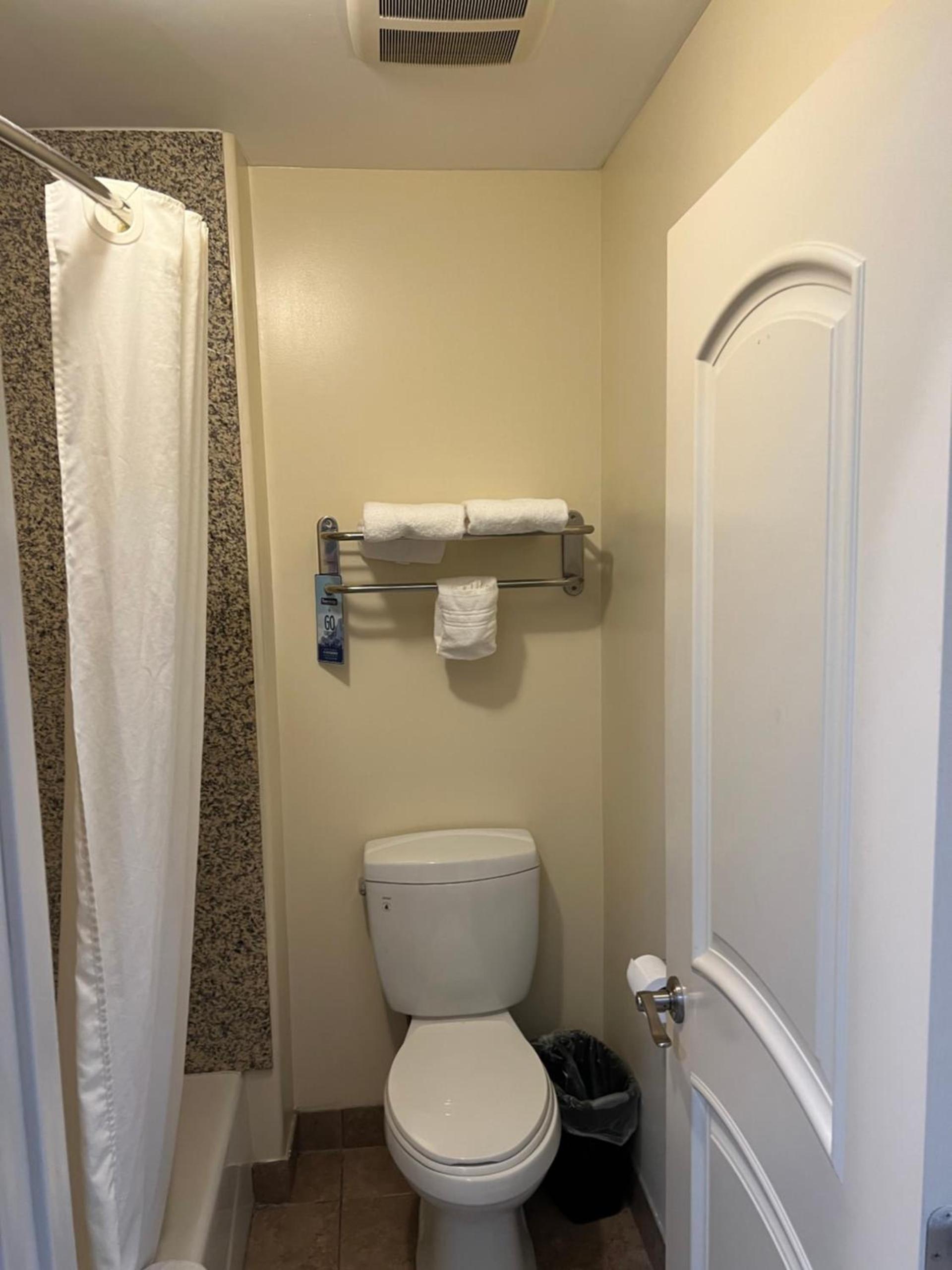 Travelodge by Wyndham Brea photo 24