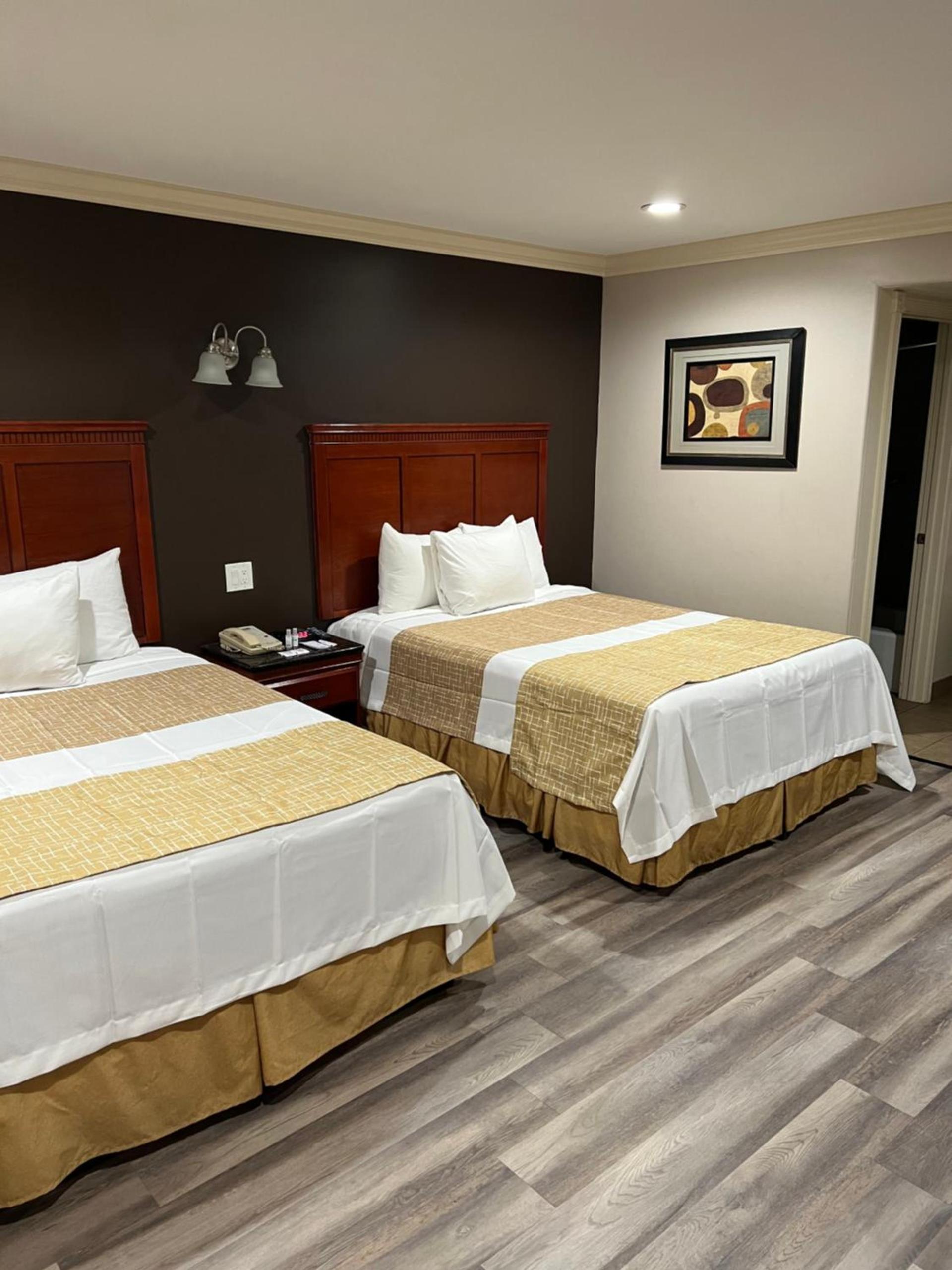 Travelodge by Wyndham Brea photo 27