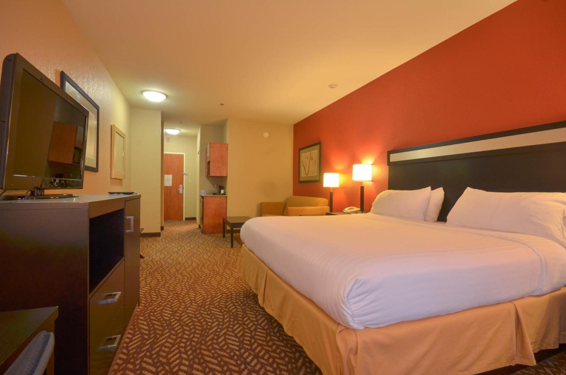 Holiday Inn Express & Suites Pine Bluff/Pines Mall by IHG photo 41